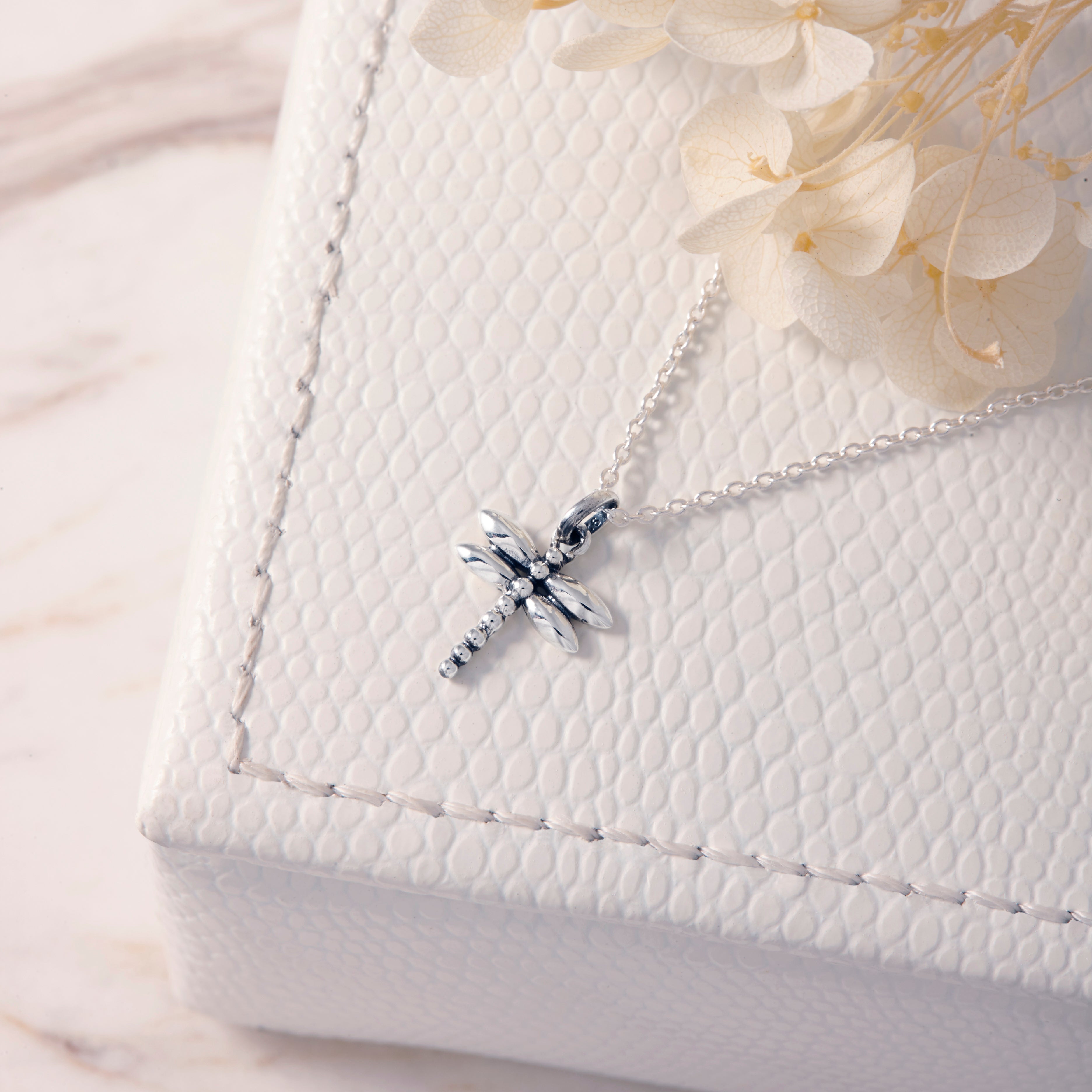 Elegant Dragonfly Pendant Necklace for Women - Dainty Gold or Silver Jewelry Gift for Her - Perfect for Everyday Wear, Special Occasions & Gifts