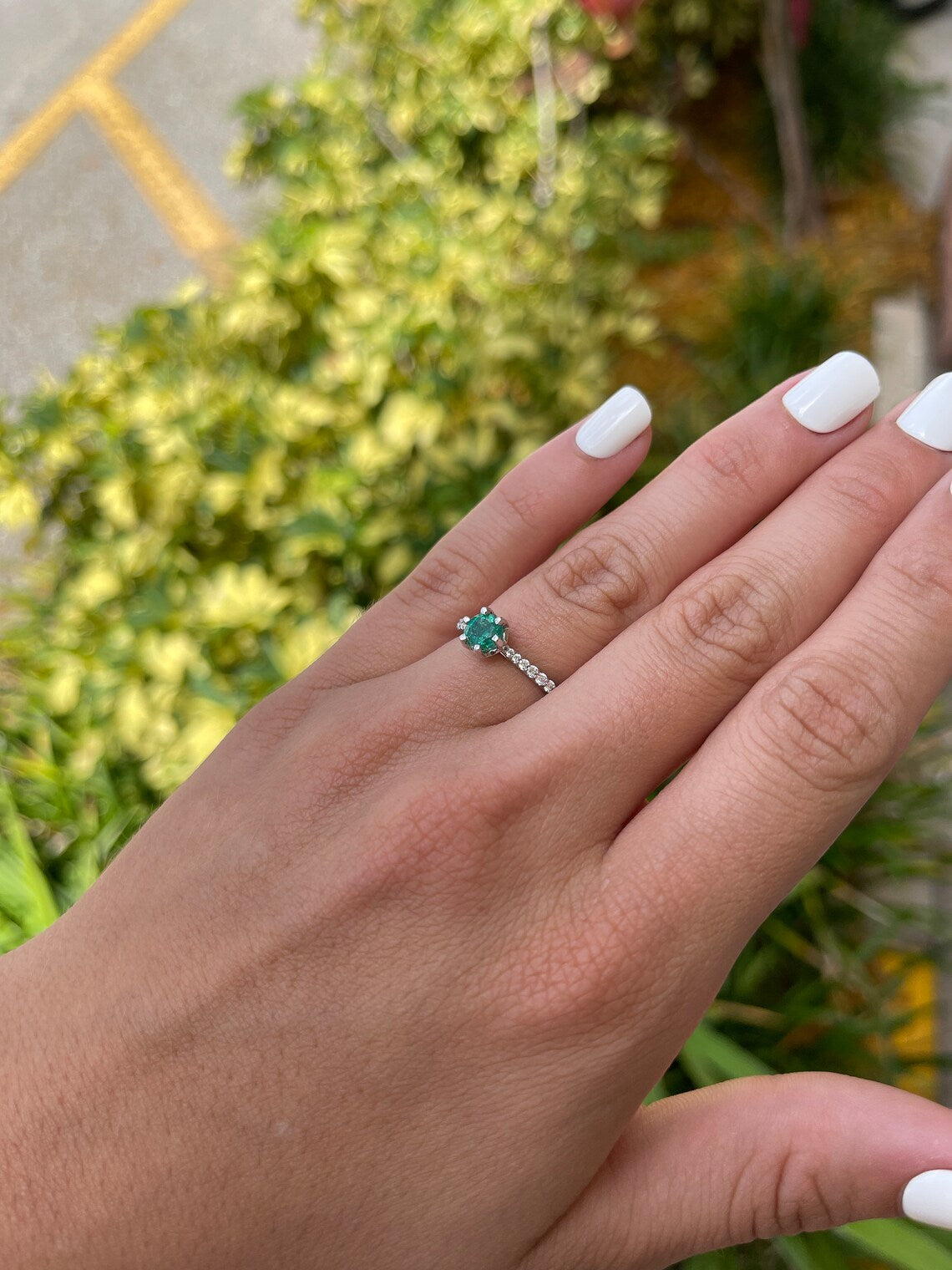 1.25tcw 14K Gold Natural Emerald Round Cut Diamond Accent 6-Prong Engagement Ring for Women - Perfect for Proposals, Weddings & Anniversary Gifts