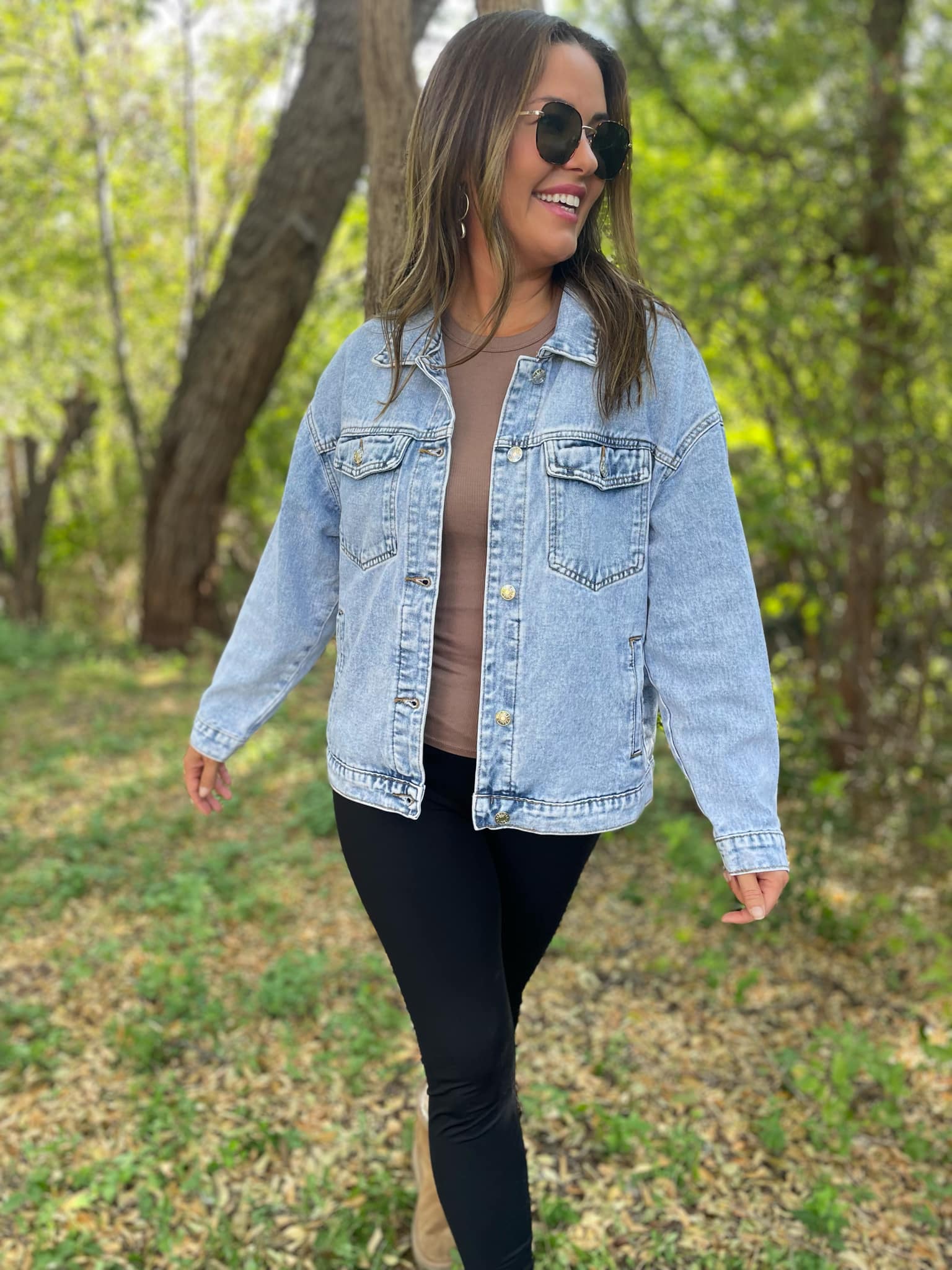 Stylish Light Wash Denim Jacket for Women & Men | Vintage Distressed Denim Coat | Perfect for Casual Outfits, Spring Layering & Streetwear Fashion