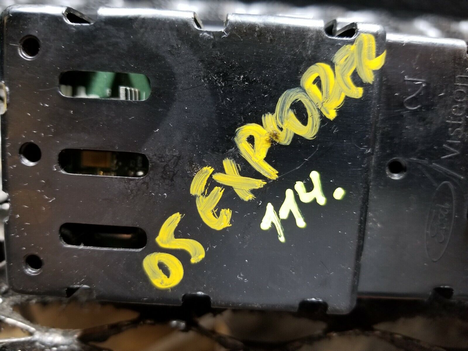 04-05 Ford Explorer AC Heater Climate Control Unit 4L24-18C612 OEM #114 - Replacement Part for Temperature Regulation in Your SUV