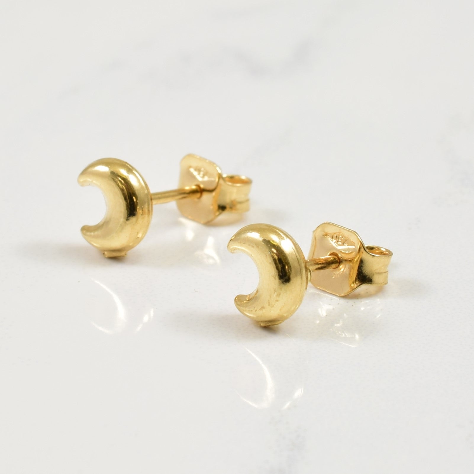 18K Yellow Gold Moon Stud Earrings for Women - Dainty Minimalist Crescent Moon Earrings - Perfect for Everyday Wear, Gifts & Special Occasions