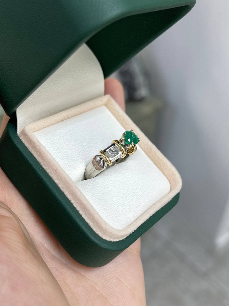 1.02tcw 18K Gold Round Emerald & Princess Cut Diamond Accent Ring for Women - Elegant Wedding, Engagement & Anniversary Jewelry Gift