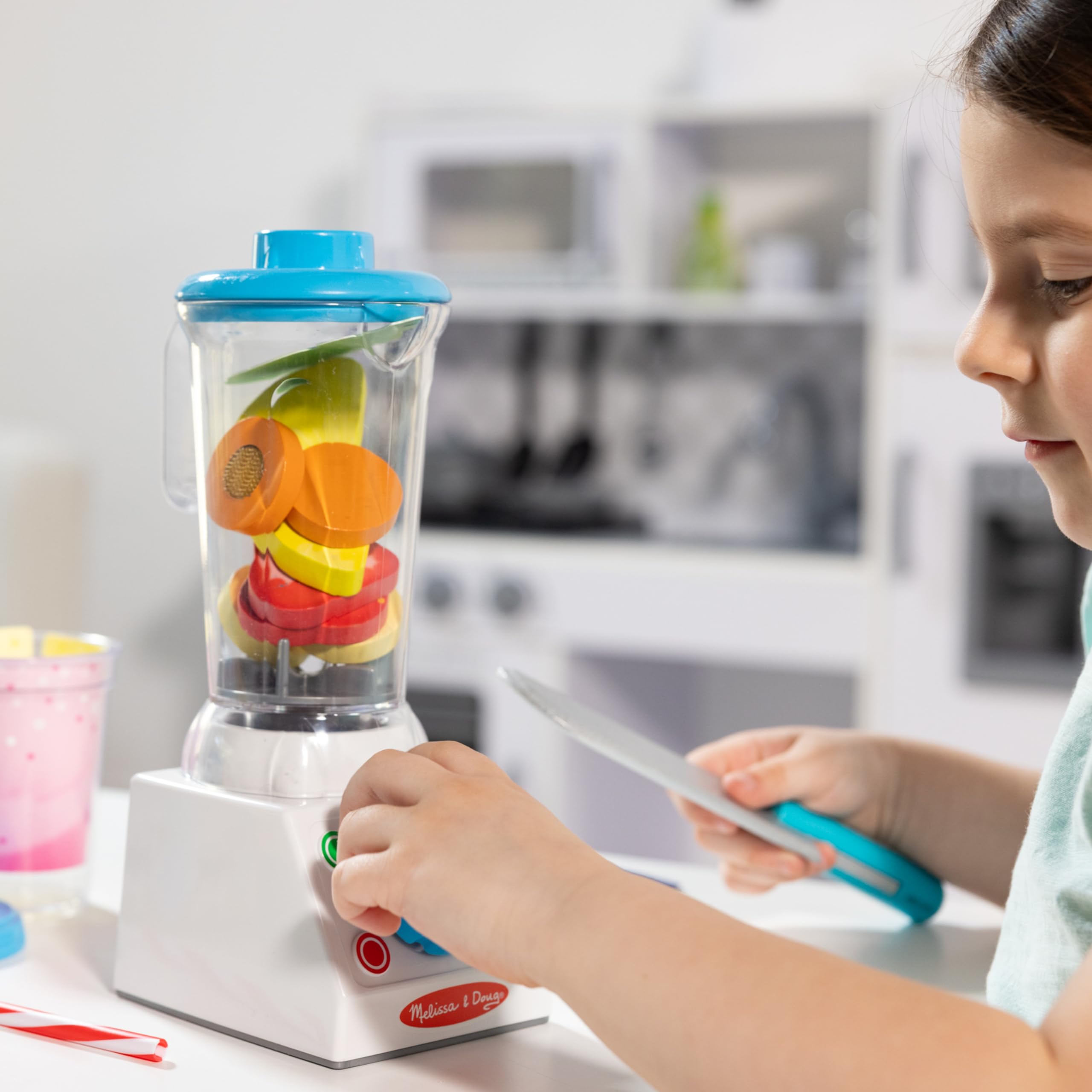 Melissa & Doug Smoothie Maker Blender Set with 22-Piece Play Food - Pretend Play Kitchen Toy for Kids, Toddlers & Preschoolers - Perfect for Role Play, Birthday Gifts & Learning Fun
