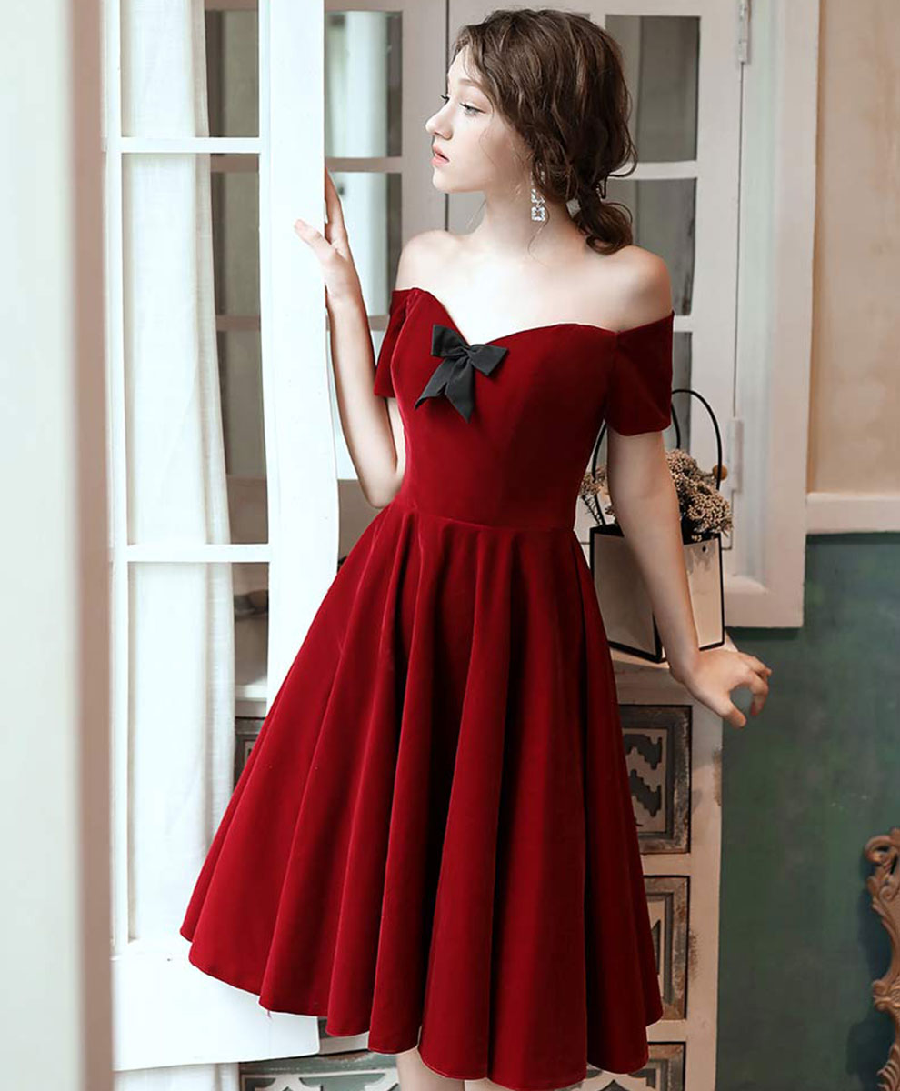 Elegant Burgundy Short Prom Dress for Homecoming - Perfect for Dances, Parties & Special Occasions