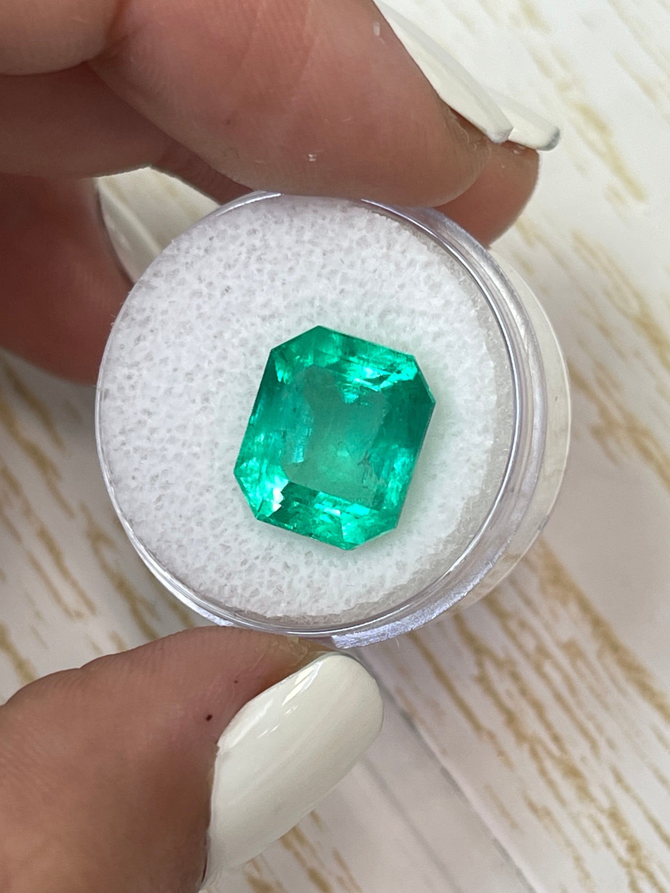 8.51 Carat 13x11mm Natural Colombian Emerald Gemstone - Classic Emerald Cut Loose Stone for Jewelry Making, Engagement Rings & Luxury Gifts