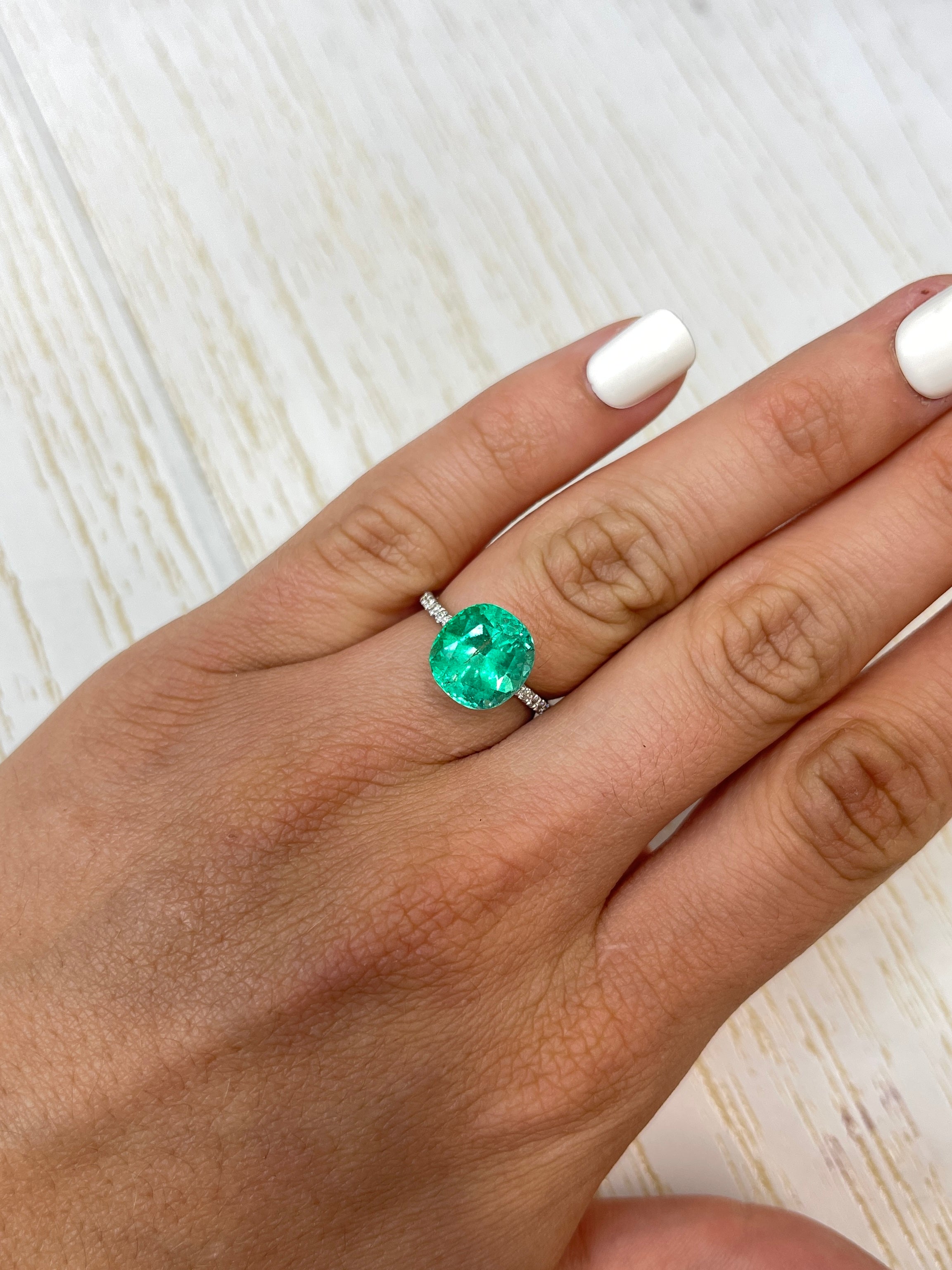 4.94 Carat Natural Colombian Emerald - Cushion Cut Loose Gemstone (10.8x10.3mm) Fine Green for Jewelry Making & Engagement Rings