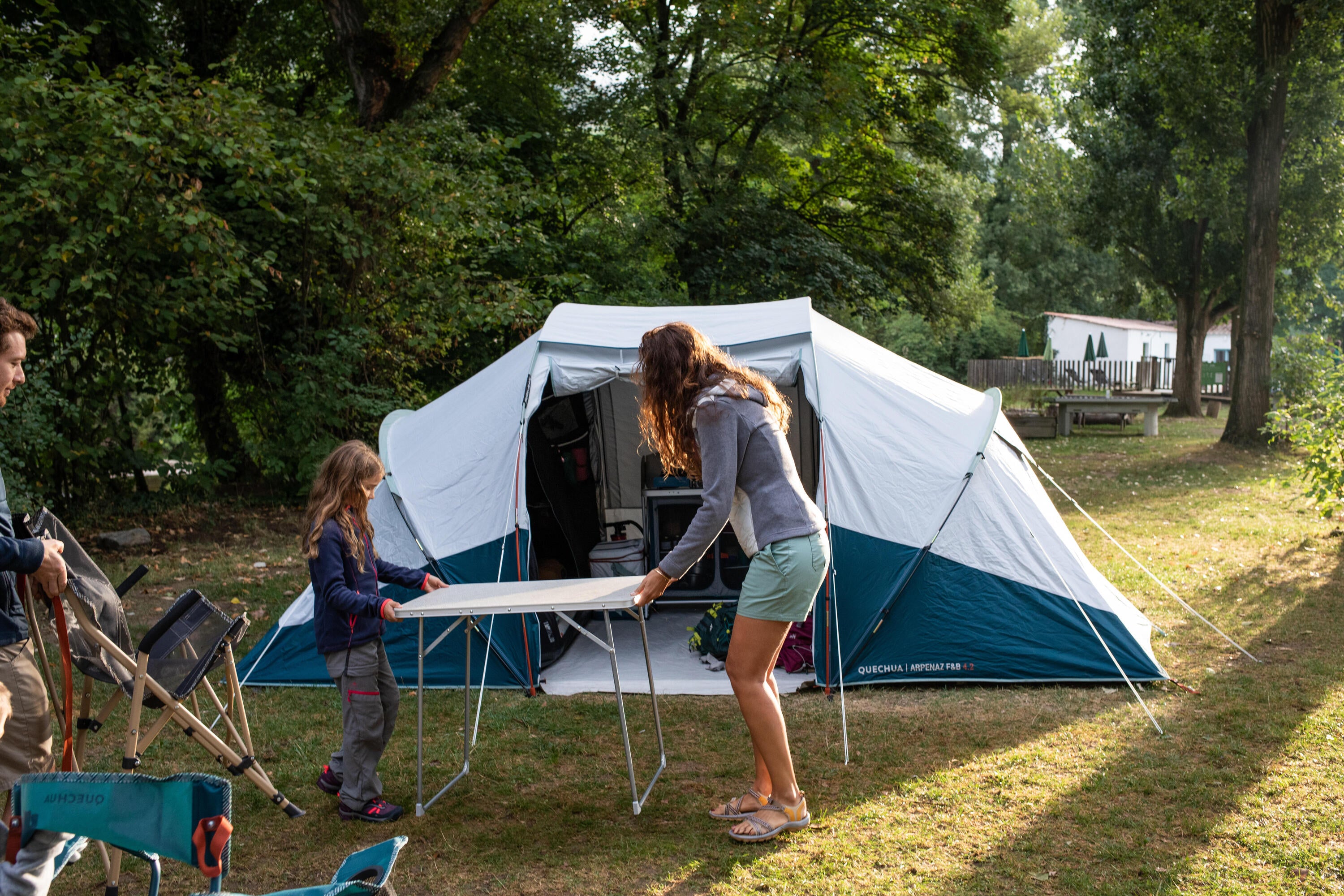 Quechua Arpenaz Fresh & Black Waterproof 4-Person 2-Room Family Camping Tent - Lightweight & Breathable for Outdoor Adventures, Hiking, and Backpacking Trips