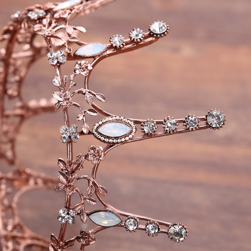 Vintage Elegant Crown for Women - Royal Style Bridal Tiara, Wedding Headpiece, Costume Jewelry - Perfect for Weddings, Prom, Cosplay, and Special Occasions