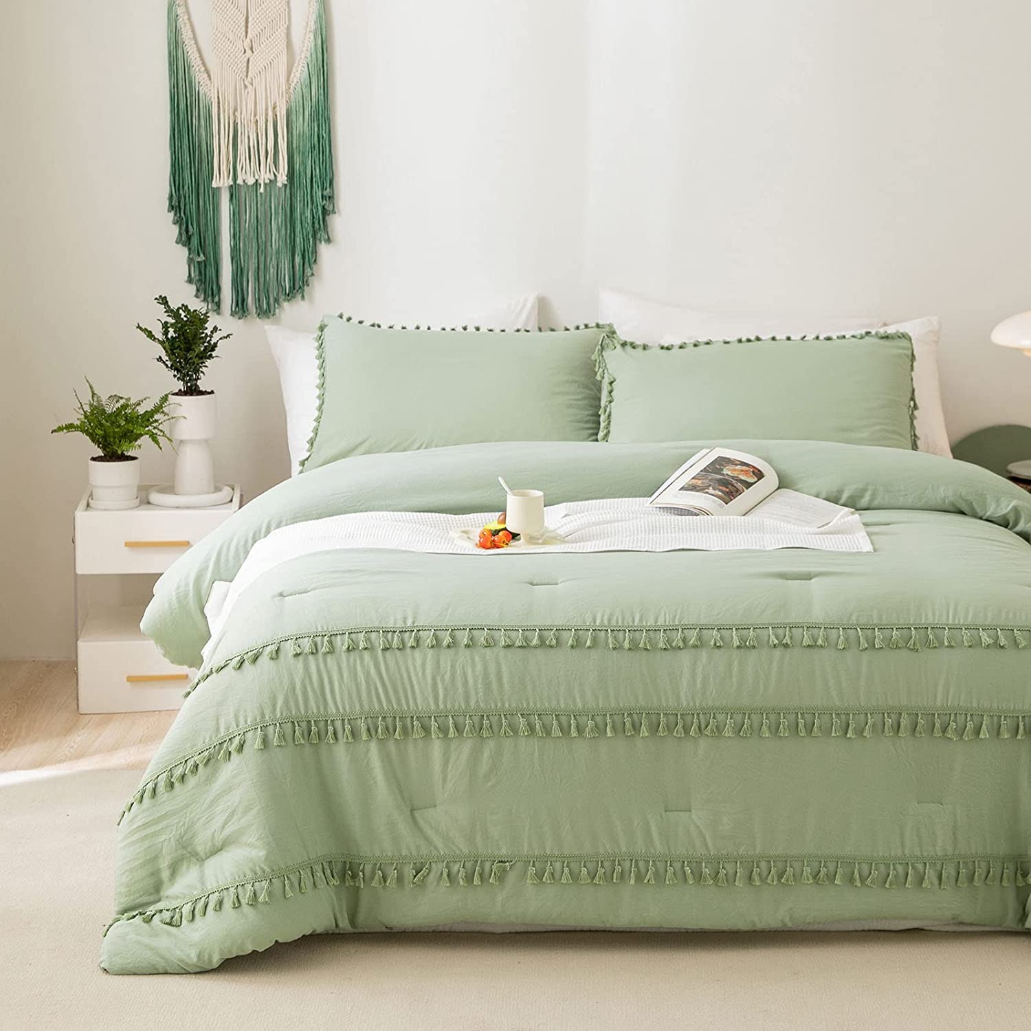 Sage Green Comforter Set Queen Size - Boho Bedding with Tufted Tassel Fringe - Farmhouse Style Comforter with 2 Pillowcases - Perfect for Cozy Bedrooms & Bohemian Home Decor (Green, Queen)