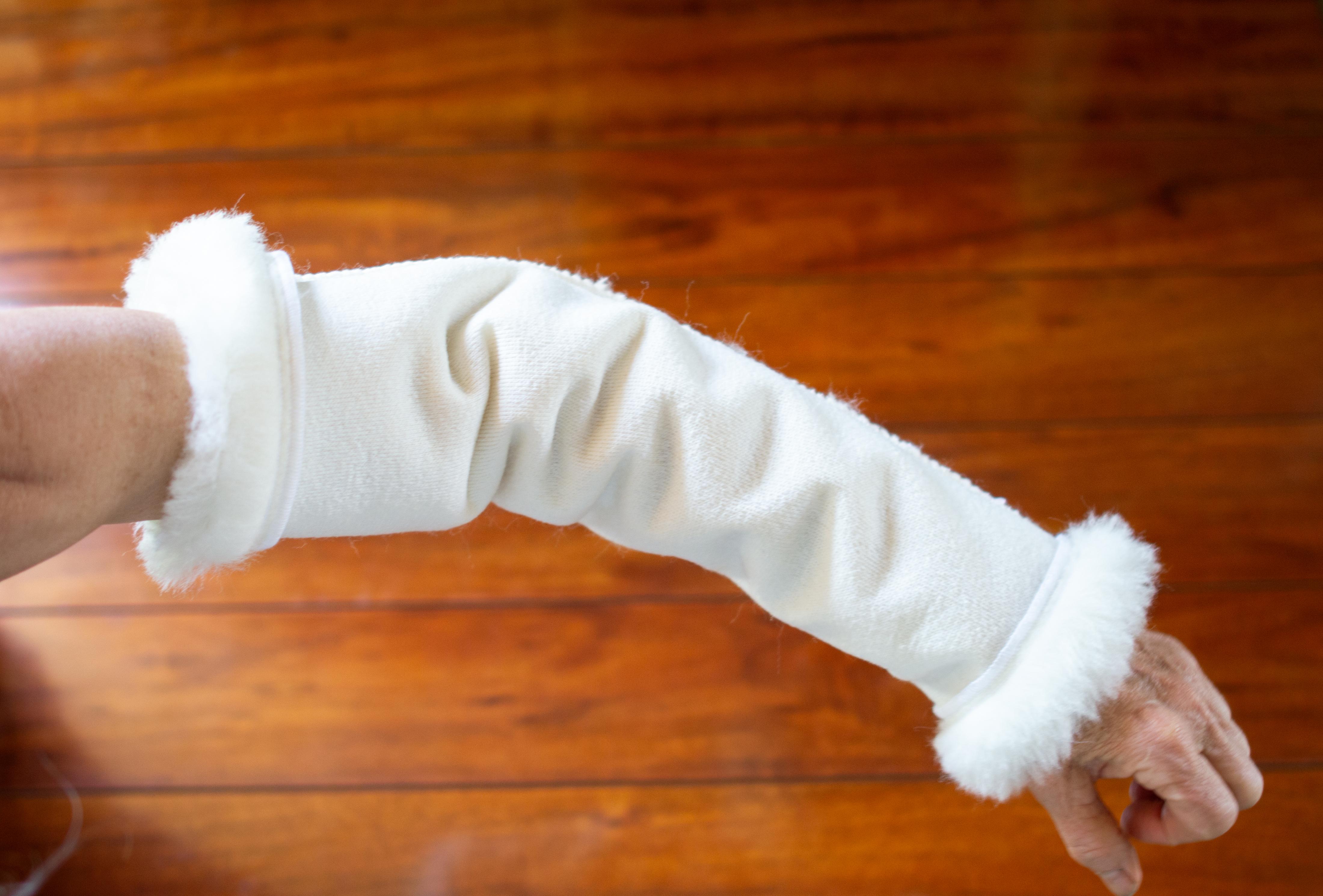 Premium Merino Wool Sleeve Protectors - Soft & Breathable Arm Warmers for Office, Driving & Outdoor Activities - Natural Temperature Regulation for Men & Women