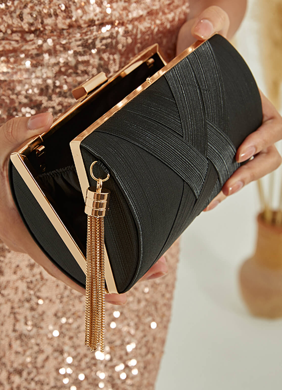 Elegant Black Pleated Evening Clutch Purse for Women - Perfect for Parties, Weddings & Formal Events