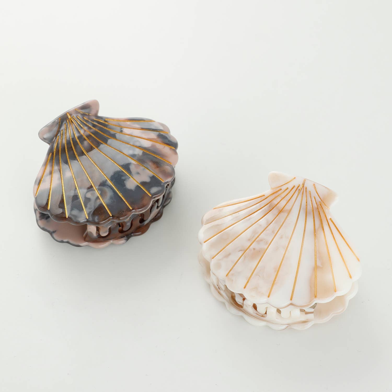 Hand Painted Calacatta Seashell Claw Clip - Elegant Hair Accessory for Beach Weddings, Summer Vacations & Boho Hairstyles