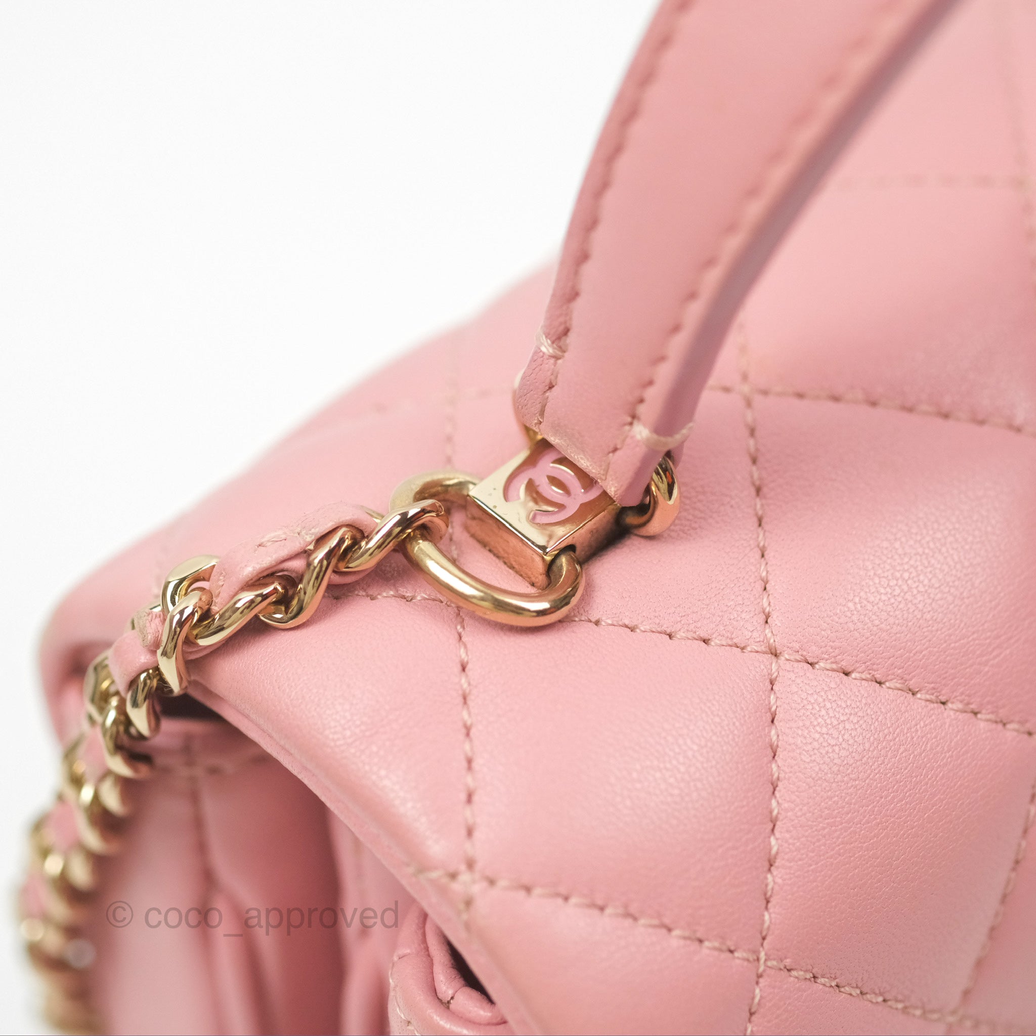 Chanel Citizen Chic Flap Bag in Pink Lambskin Leather with Gold Hardware - Perfect for Women's Luxury Everyday Use & Special Occasions