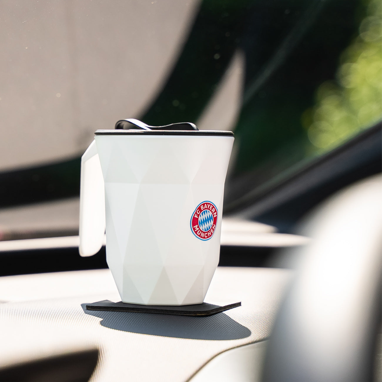 FC Bayern Munich Magnetic Plastic Travel Mug - Insulated Coffee Cup for Fans, Office & Outdoor Use