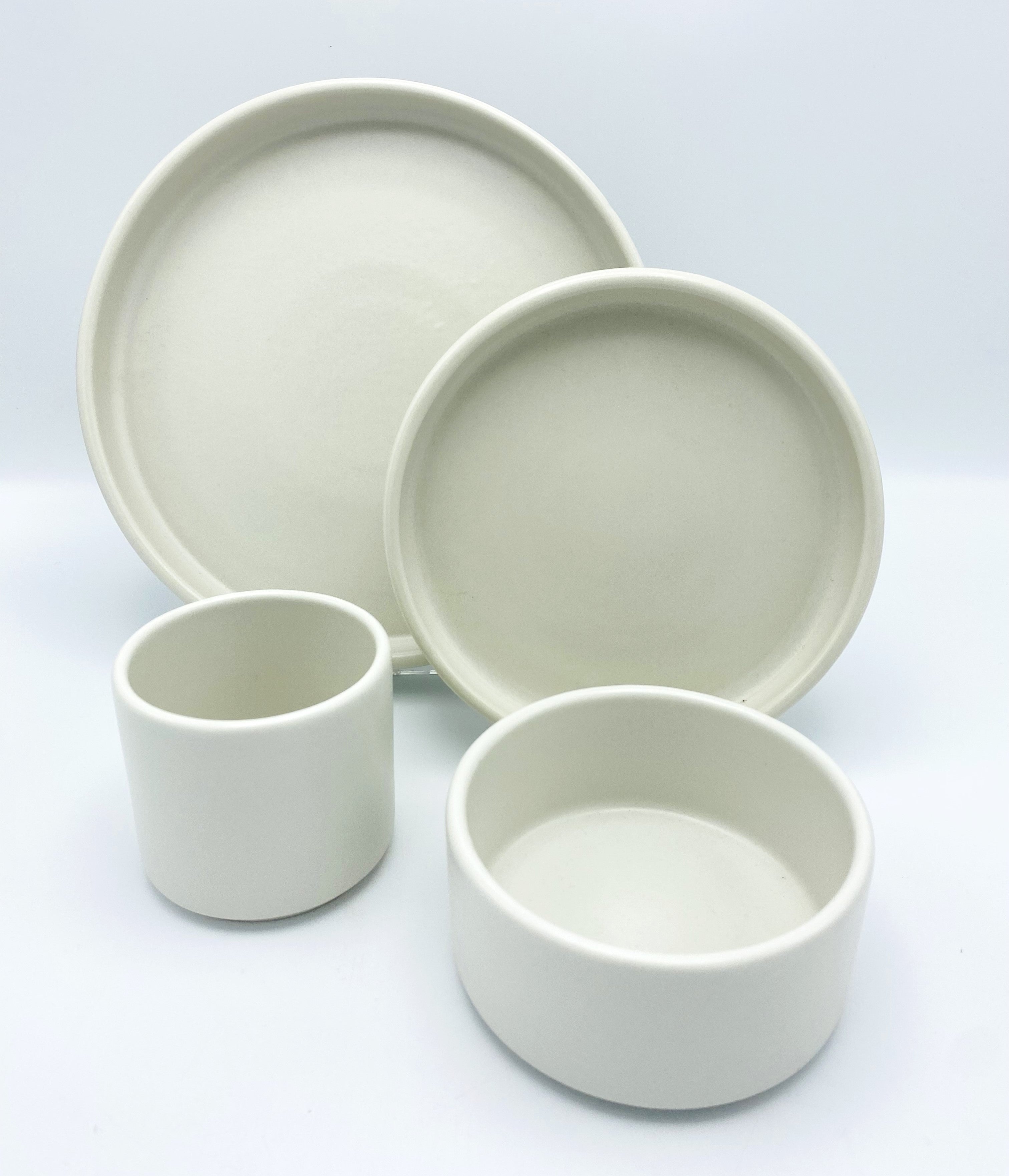 16-Piece American Modern Dinnerware Set - Matte White Ceramic Plates, Bowls & Mugs - Elegant Tableware for Everyday Dining & Entertaining