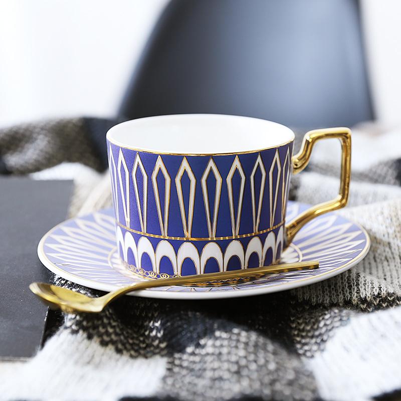 Elegant Porcelain Coffee Cups with Gold Trim - Set of 2 Latte Mugs & Saucers, British Style Tea Cups in Gift Box - Perfect for Afternoon Tea, Coffee Breaks & Gifting