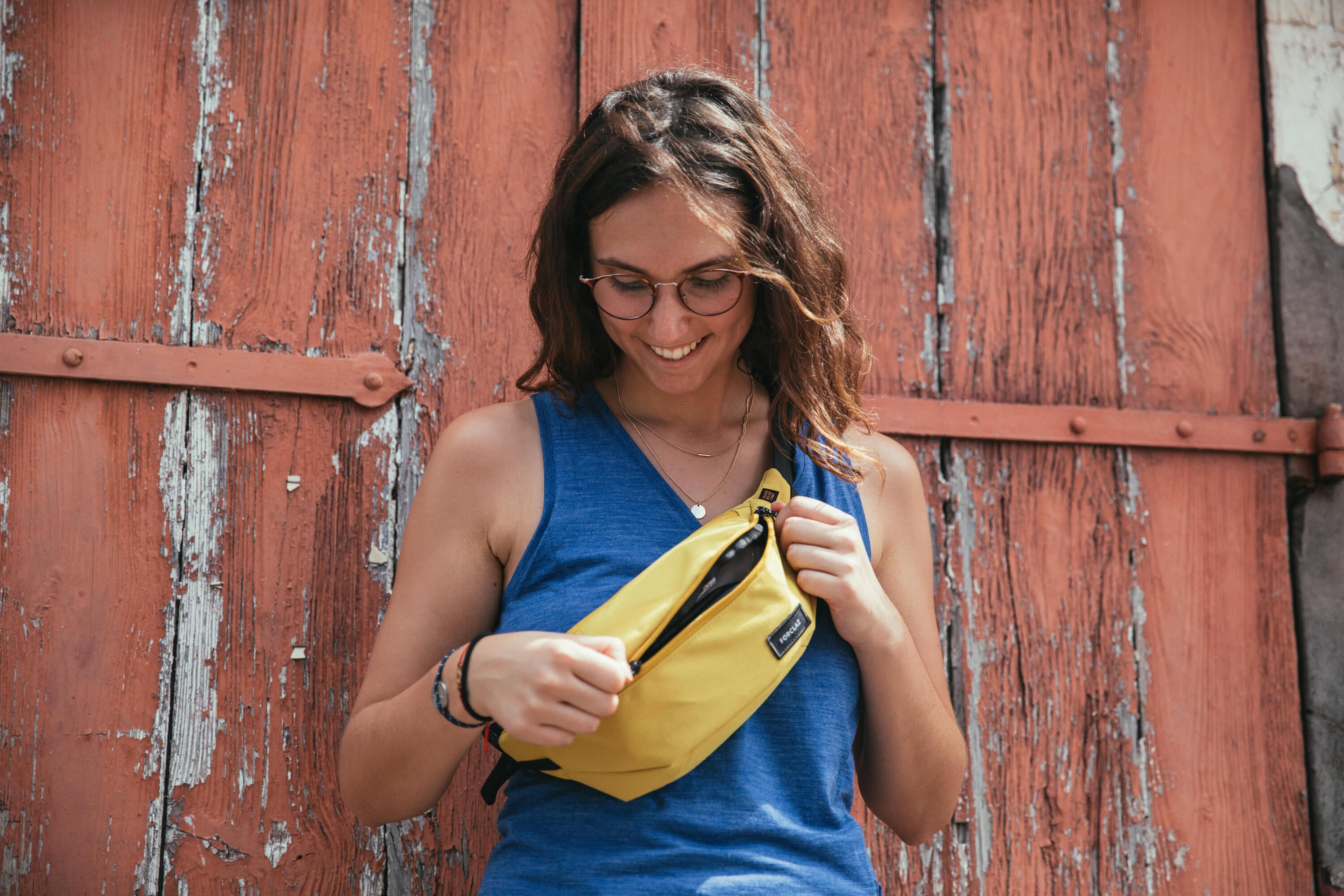 Forclaz Travel 2 L Belt Bag - Lightweight Waist Pack for Hiking, Running & Travel - Hands-Free Storage for Essentials - Perfect for Outdoor Adventures & Daily Commutes