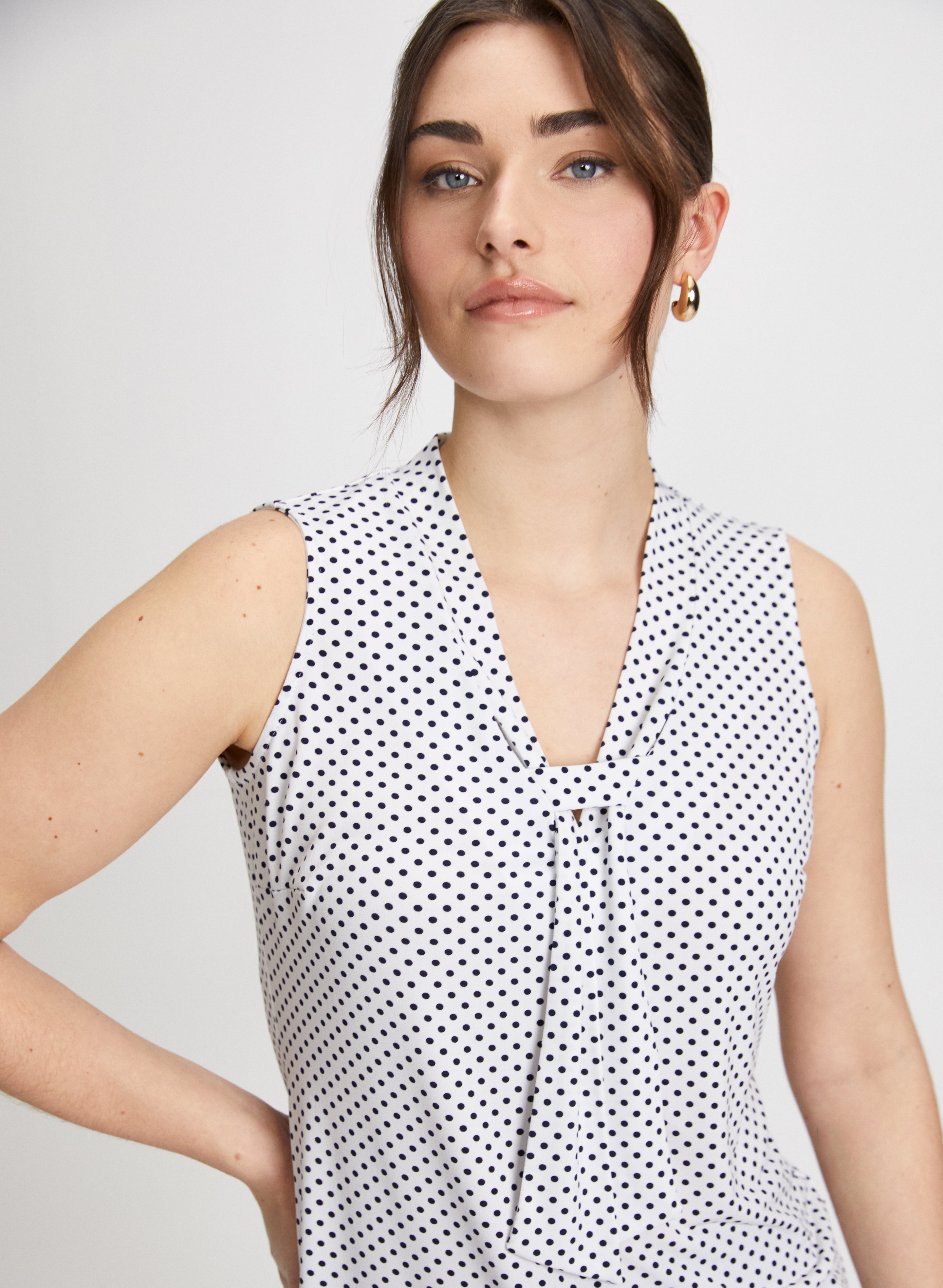 Stylish Dot Motif Sleeveless Top for Women - Trendy Summer Blouse for Casual Outings & Beach Vacations