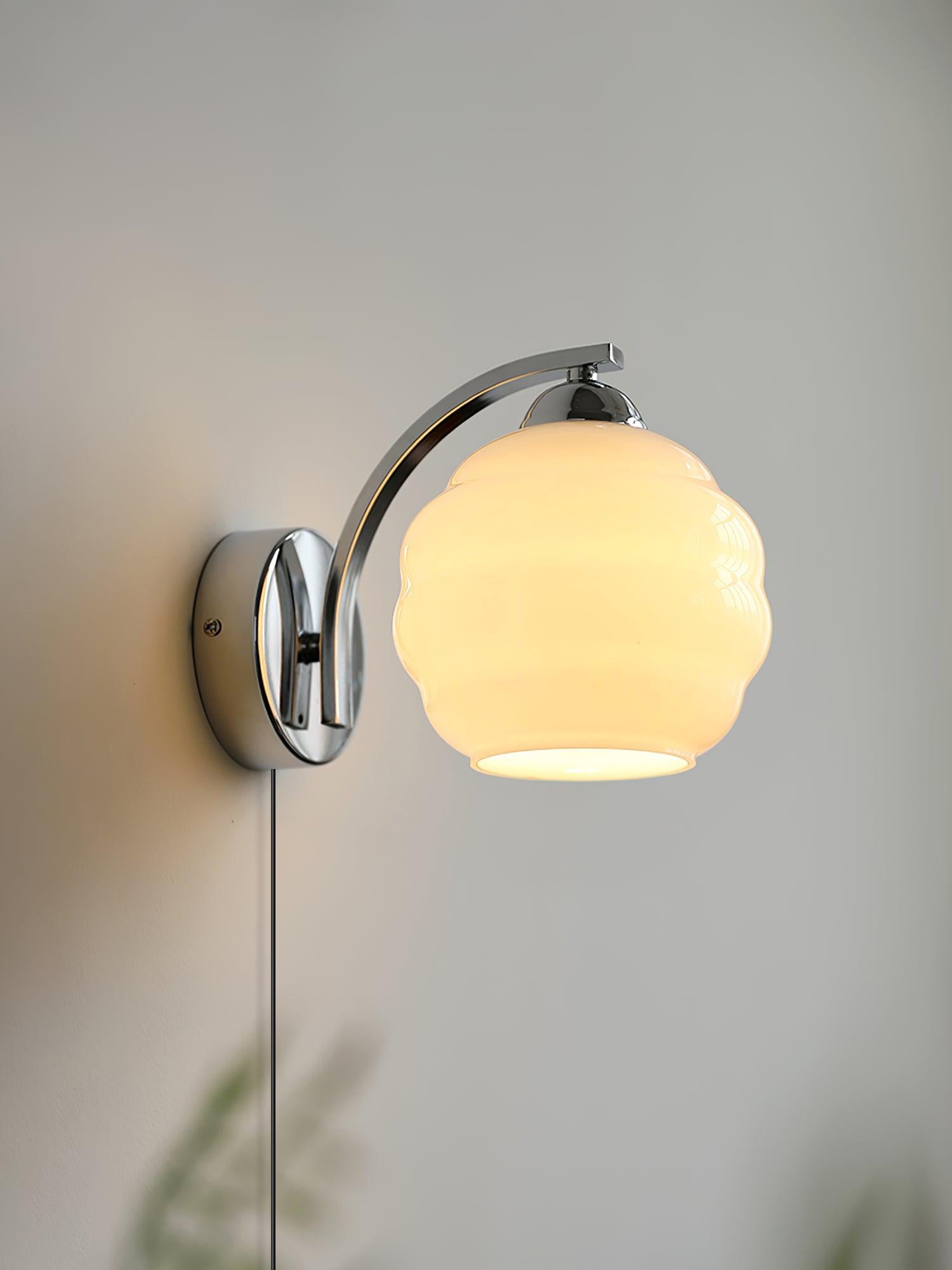 Vintage Art Deco Plug-in Wall Sconce - Brass Finish LED Wall Lamp for Bedroom, Living Room & Hallway Lighting