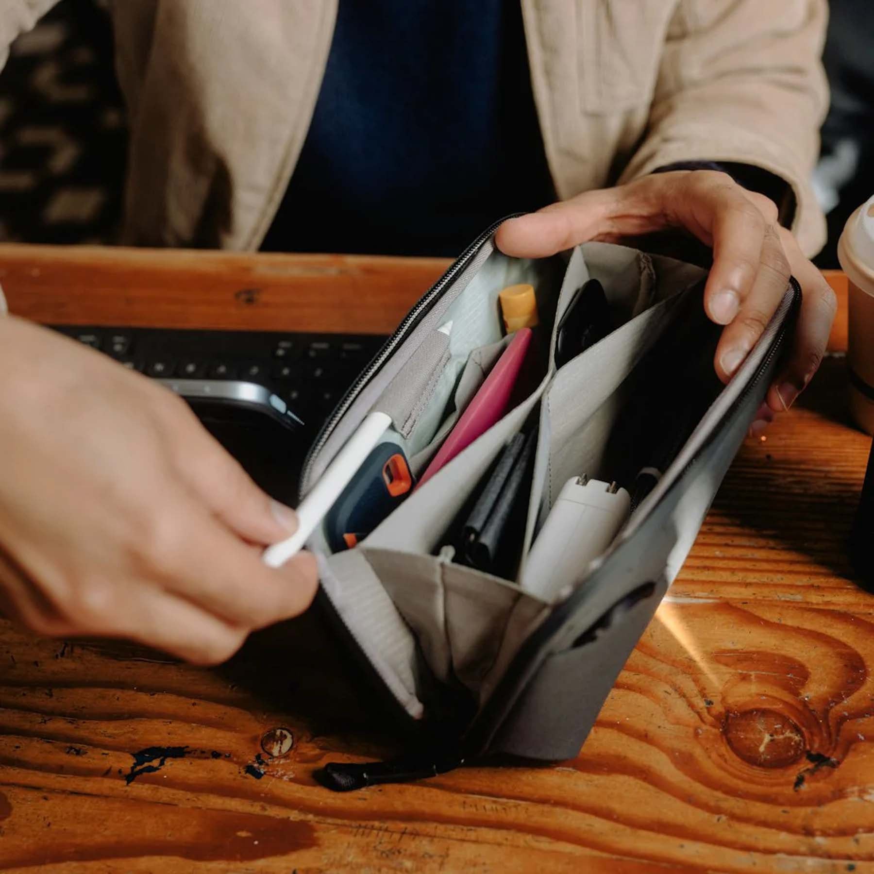 Peak Design Tech Pouch Small - Compact Organizer for Electronics & Cables | Perfect for Travel, Work & Everyday Carry (EDC)