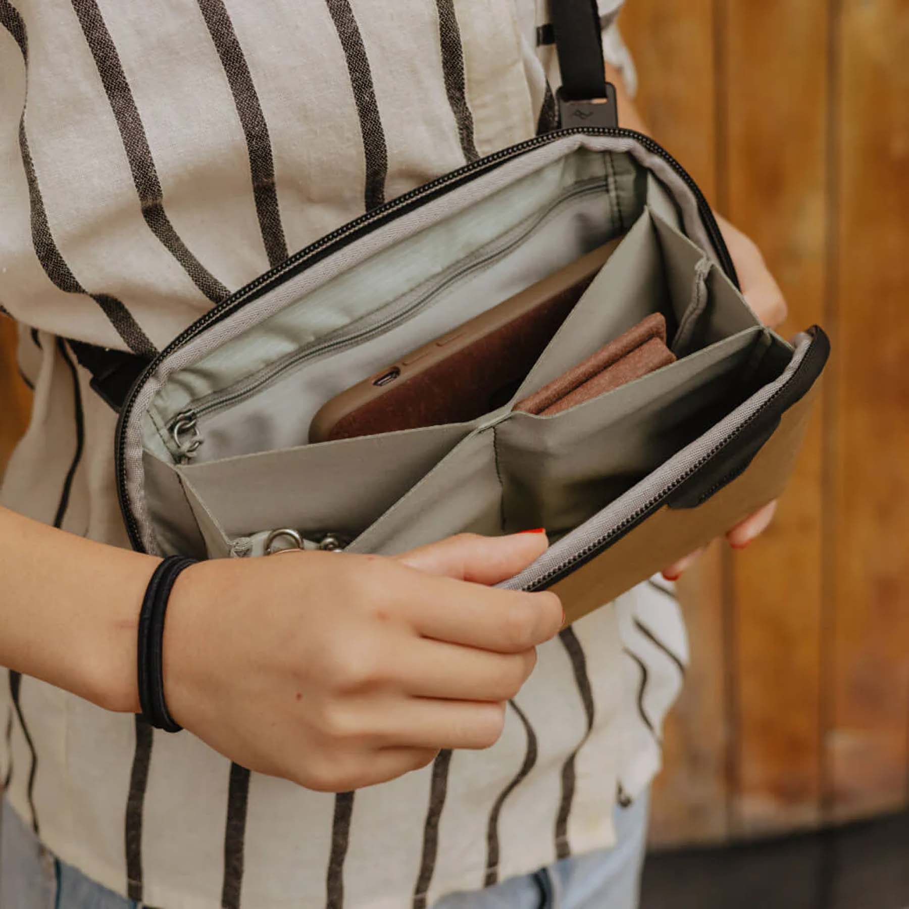 Peak Design Tech Pouch Small - Compact Organizer for Electronics & Cables | Perfect for Travel, Work & Everyday Carry (EDC)