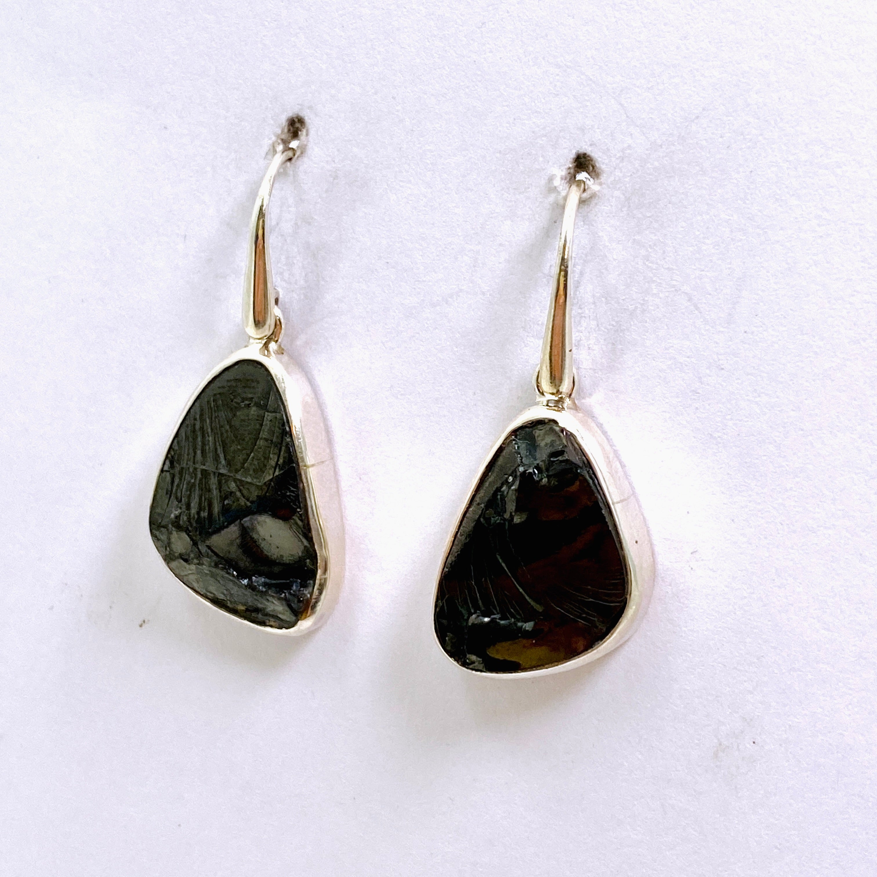 Natural Shungite Freeform Raw Stone Earrings for Women – Handmade Healing Crystal Jewelry for EMF Protection & Stress Relief – Perfect for Meditation, Yoga & Spiritual Healing