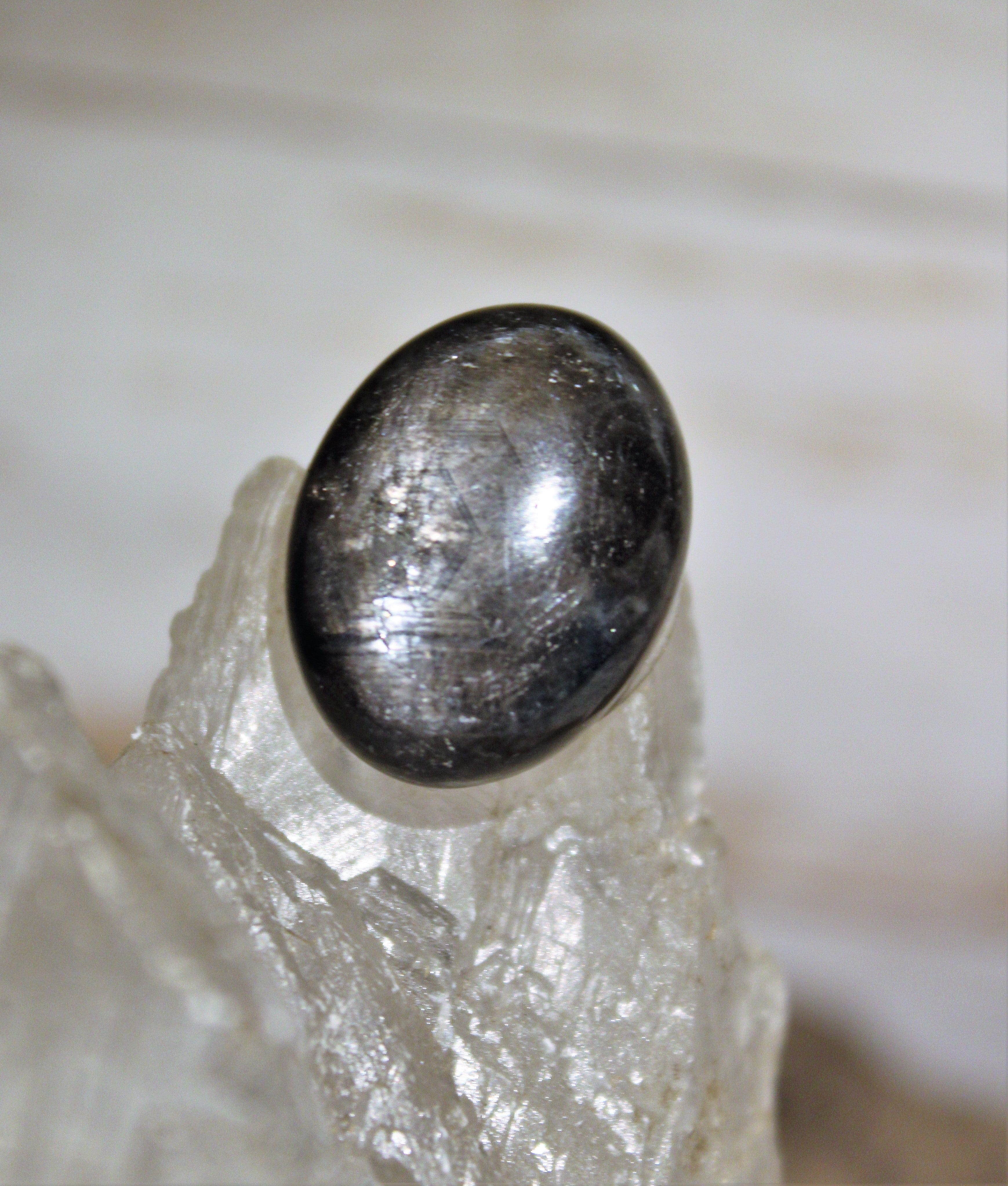 Natural Black Star Sapphire Cabochon Gemstone - 10x8mm Oval Shape for Jewelry Making, Healing Crystals & Meditation - Perfect for Rings, Pendants & Spiritual Practices