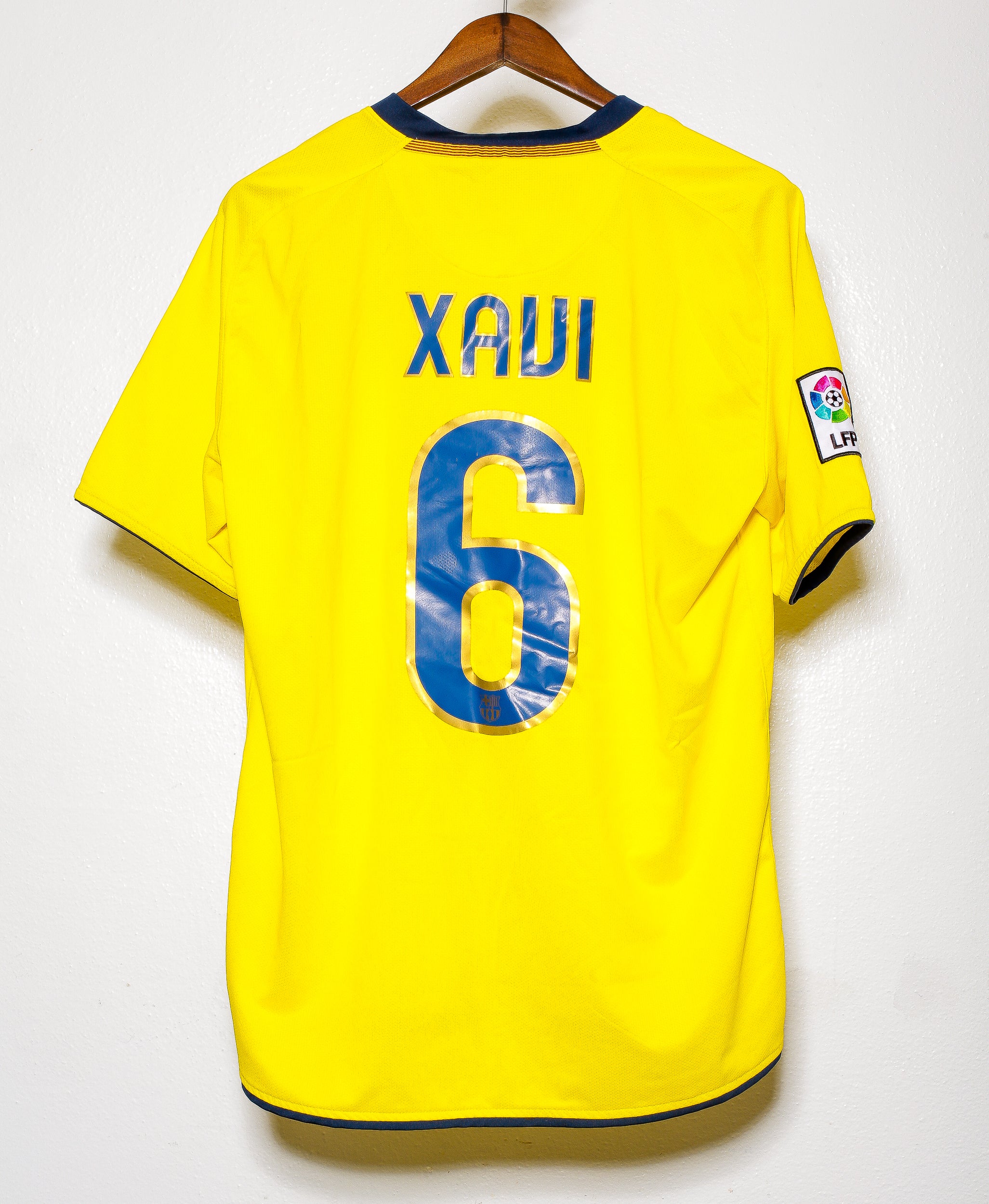 2008-2009 FC Barcelona Away Jersey #6 Xavi (Large) - Authentic Soccer Jersey for Fans & Collectors - Perfect for Match Days, Gifts & Sports Memorabilia