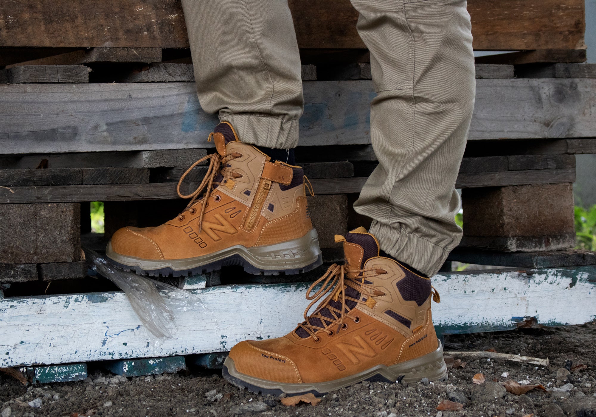 New Balance Contour Men's Leather Composite Toe 2E Wide Work Boots - Durable Safety Shoes for Construction, Warehouse & Industrial Work