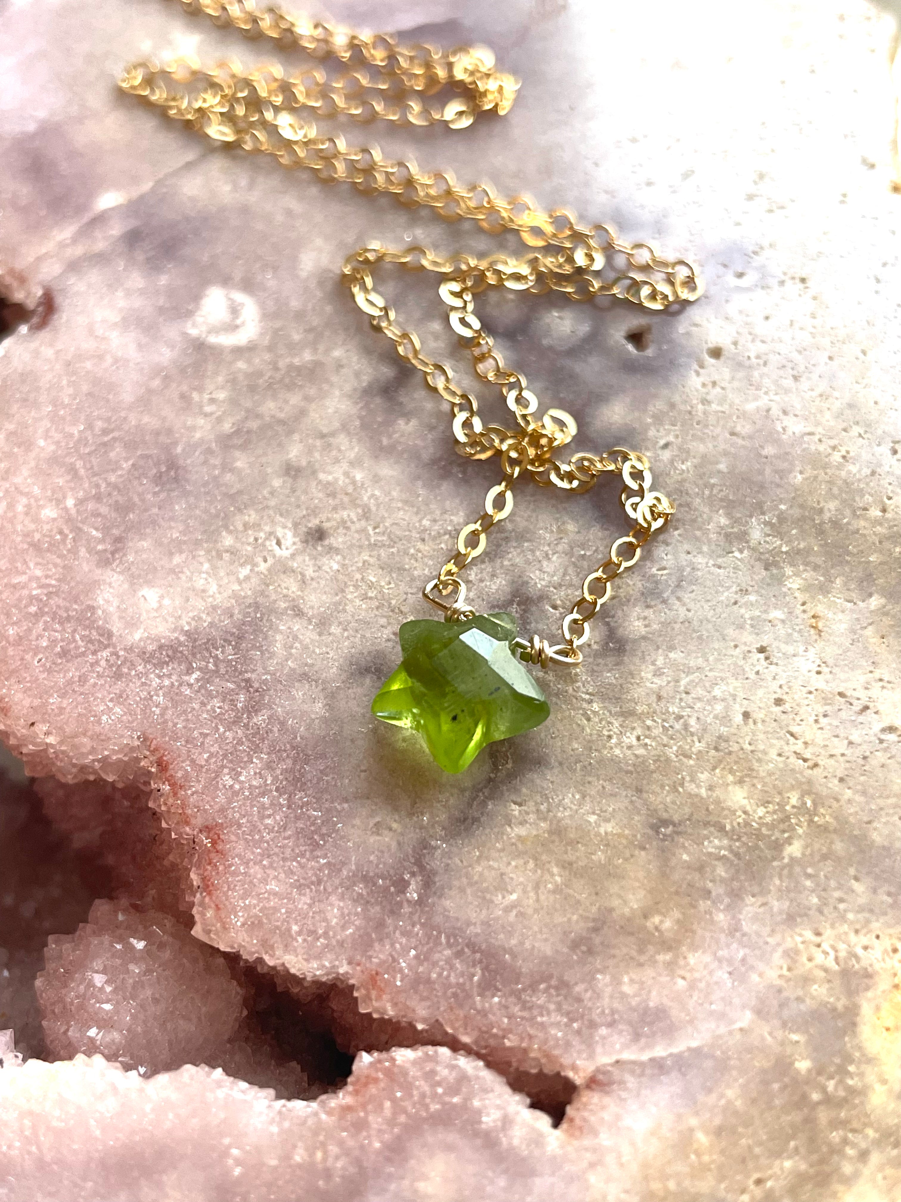 Peridot Star Necklace - August Birthstone Jewelry for Women | Elegant Zodiac Pendant Gift for Birthday, Anniversary & Special Occasions