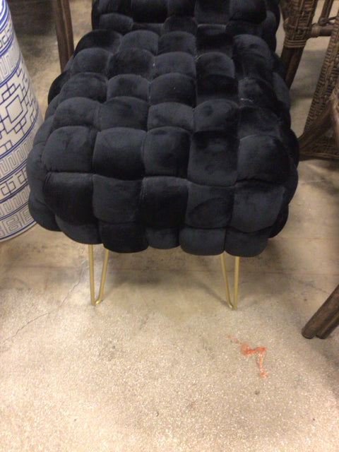 Luxury Black Velvet Footstool with Gold Metal Legs - Elegant Ottoman for Living Room, Bedroom & Home Decor - Perfect Accent Chair for Relaxing & Stylish Comfort