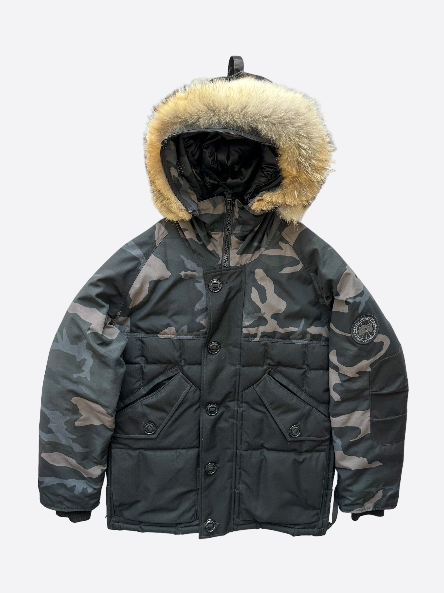 Canada Goose Black Herringbone Black Label Men's Winter Jacket - Waterproof Down Parka for Extreme Cold Weather | Outdoor Activities & Urban Style