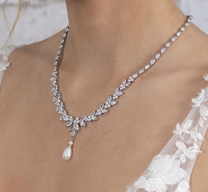 Exquisite MADISON Simulated Diamond & Pearl Drop Earrings for Women | Elegant Dangle Jewelry for Weddings, Parties & Special Occasions | Hypoallergenic Cubic Zirconia & Cultured Pearl Fashion Accessories