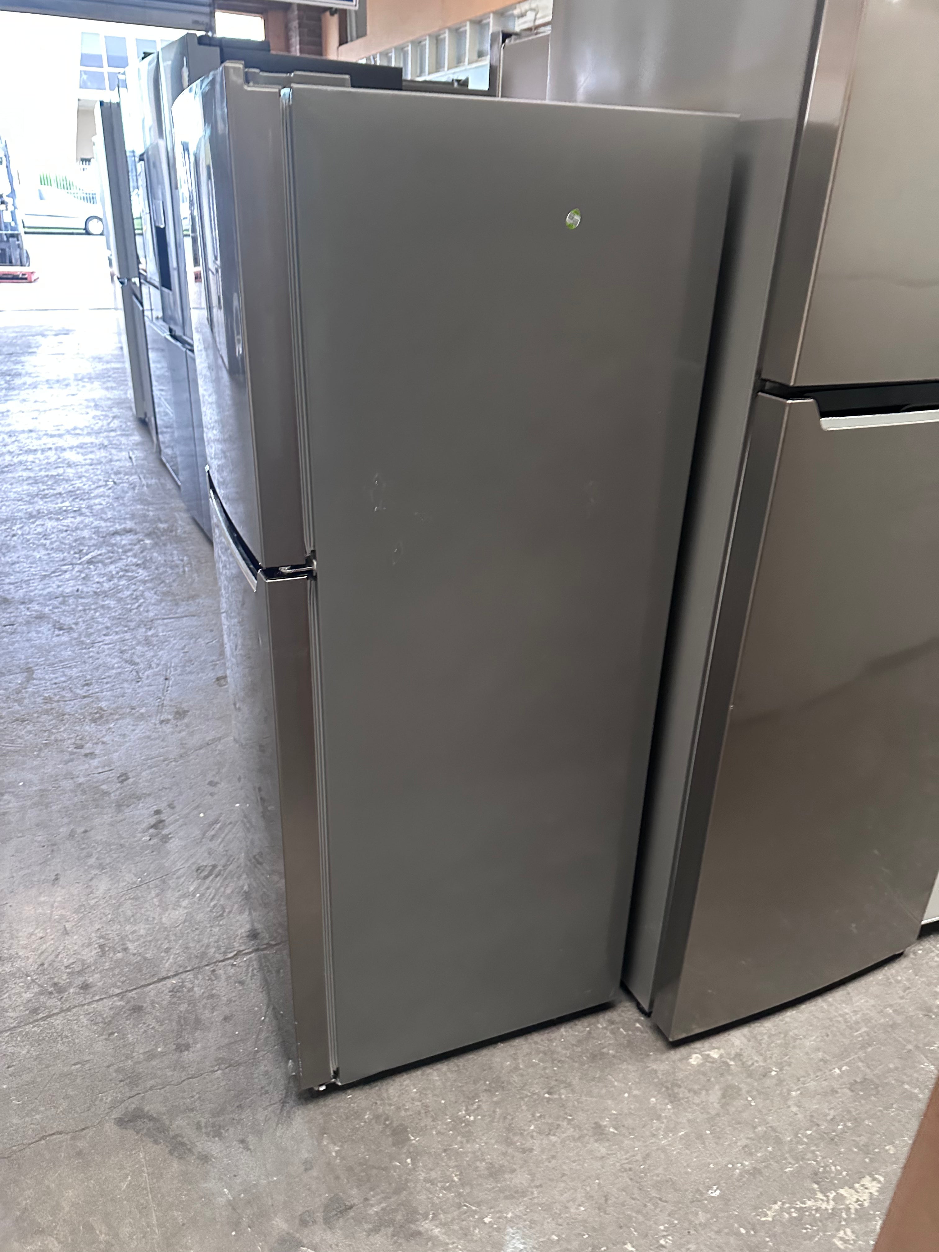 Hisense 230L Top Mount Refrigerator - Energy Efficient, Frost Free (Refurbished) - Perfect for Small Apartments, Dorms & Office Break Rooms
