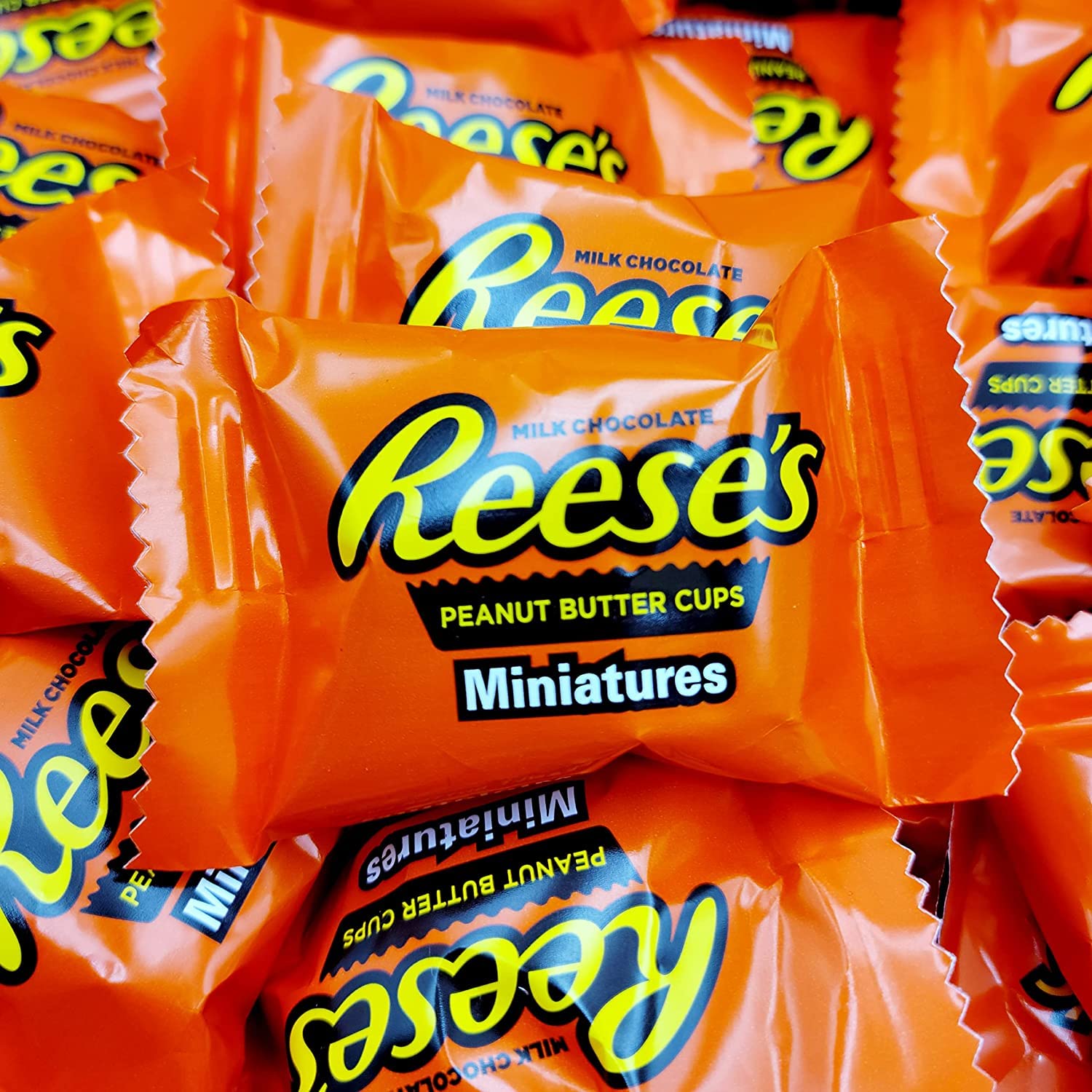 Reese's Peanut Butter Miniature Cups - Individually Wrapped Bulk Candy (4 LB) - Rich Milk Chocolate Covered Peanut Butter Treats - Perfect for Halloween, Party Favors & Office Snacks