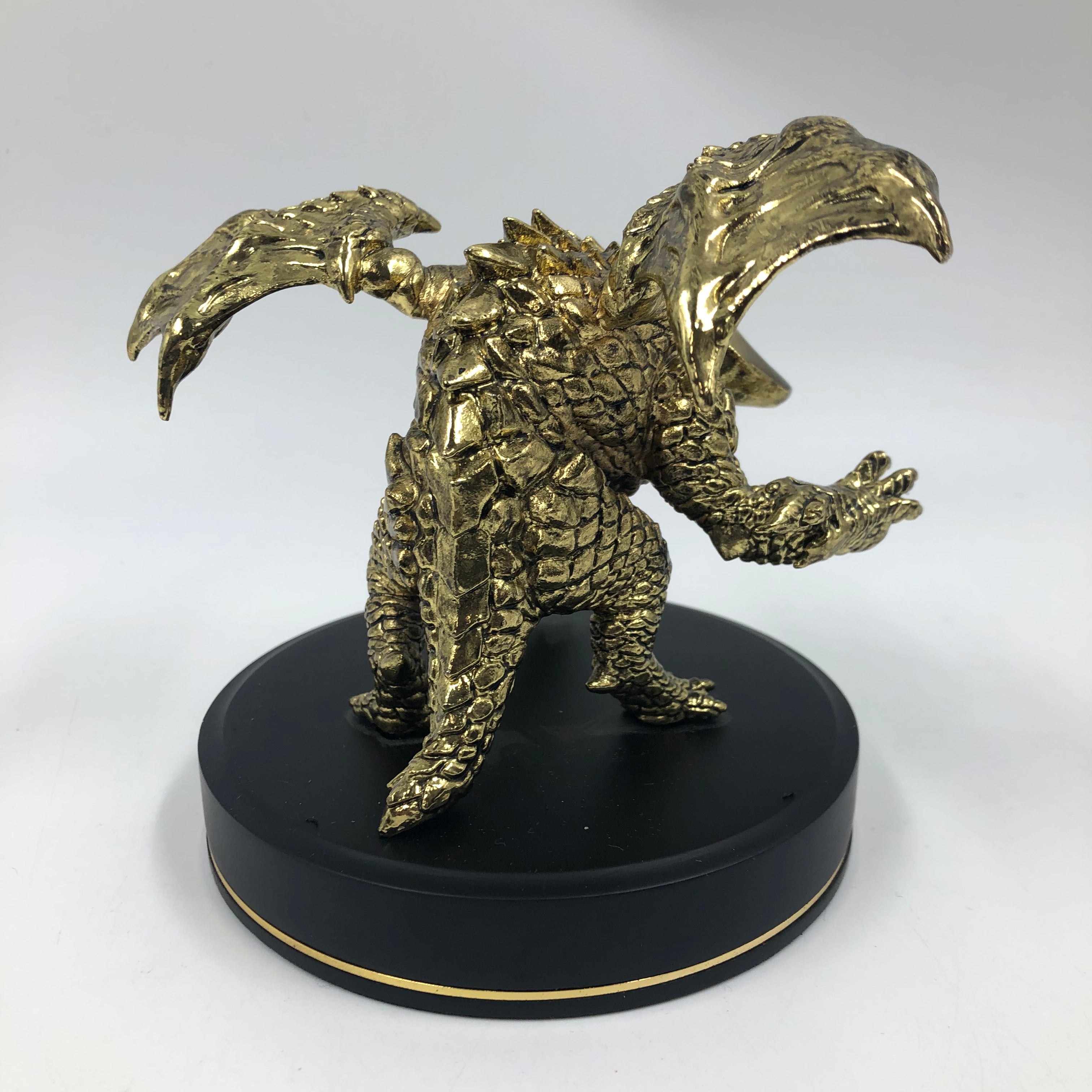 Dota 2 Golden Roshan Statue - The International 10 Limited Edition Collectible for Gamers & Fans - Perfect for Display, Gaming Room Decor, and Esports Memorabilia Collection