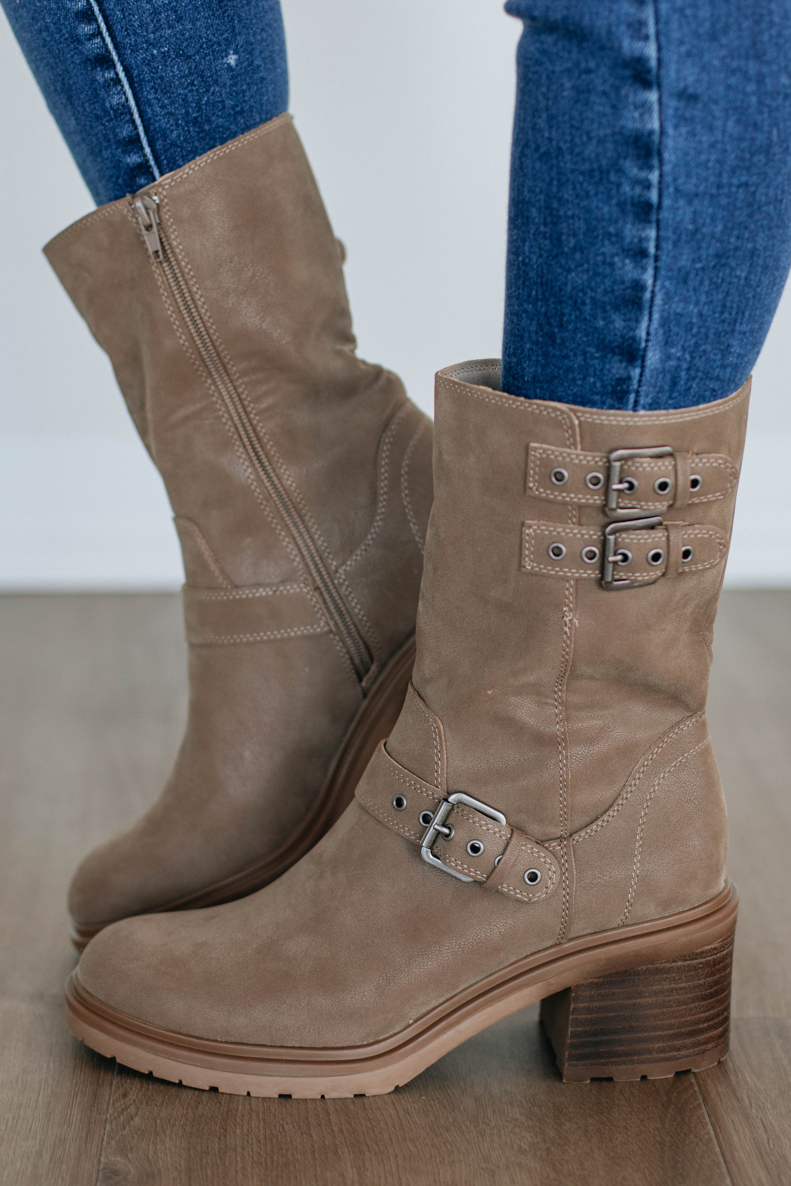 Cool On Command Boots for Women - Dark Taupe Waterproof Winter Boots for Snow, Hiking & Outdoor Activities