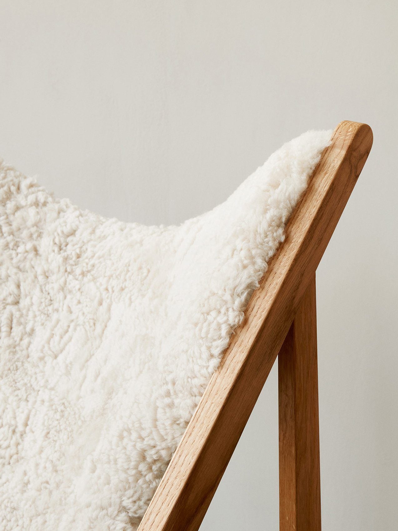 AUDO CPH Knitting Lounge Chair with Natural Oak Base & Sheepskin - Modern Scandinavian Design for Living Room, Bedroom, or Office - Cozy Reading Nook & Relaxation Furniture
