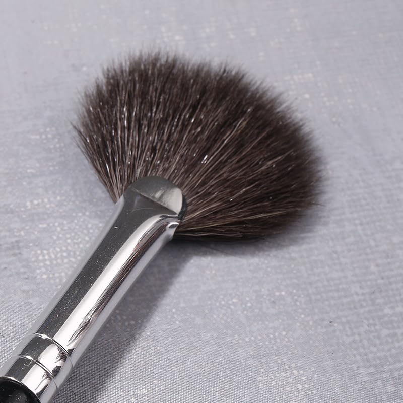 Professional Vegan Fan Brush - Soft Synthetic Makeup Brush for Blush, Highlighter & Eyeshadow | Perfect for Contouring, Highlighting & Detailed Makeup Application