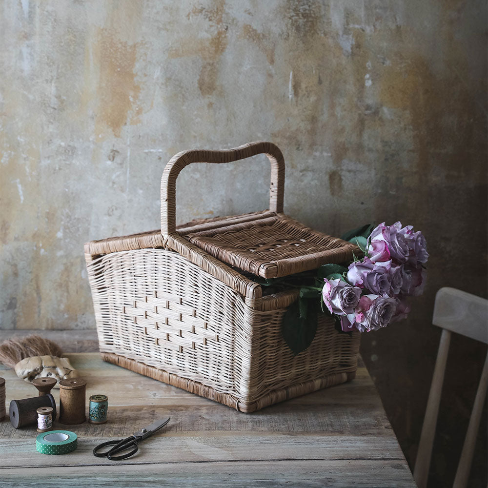 Premium Rattan Picnic Basket for 2 - Insulated Wine Cooler & Waterproof Liner - Perfect for Outdoor Dining, Beach Trips & Romantic Dates