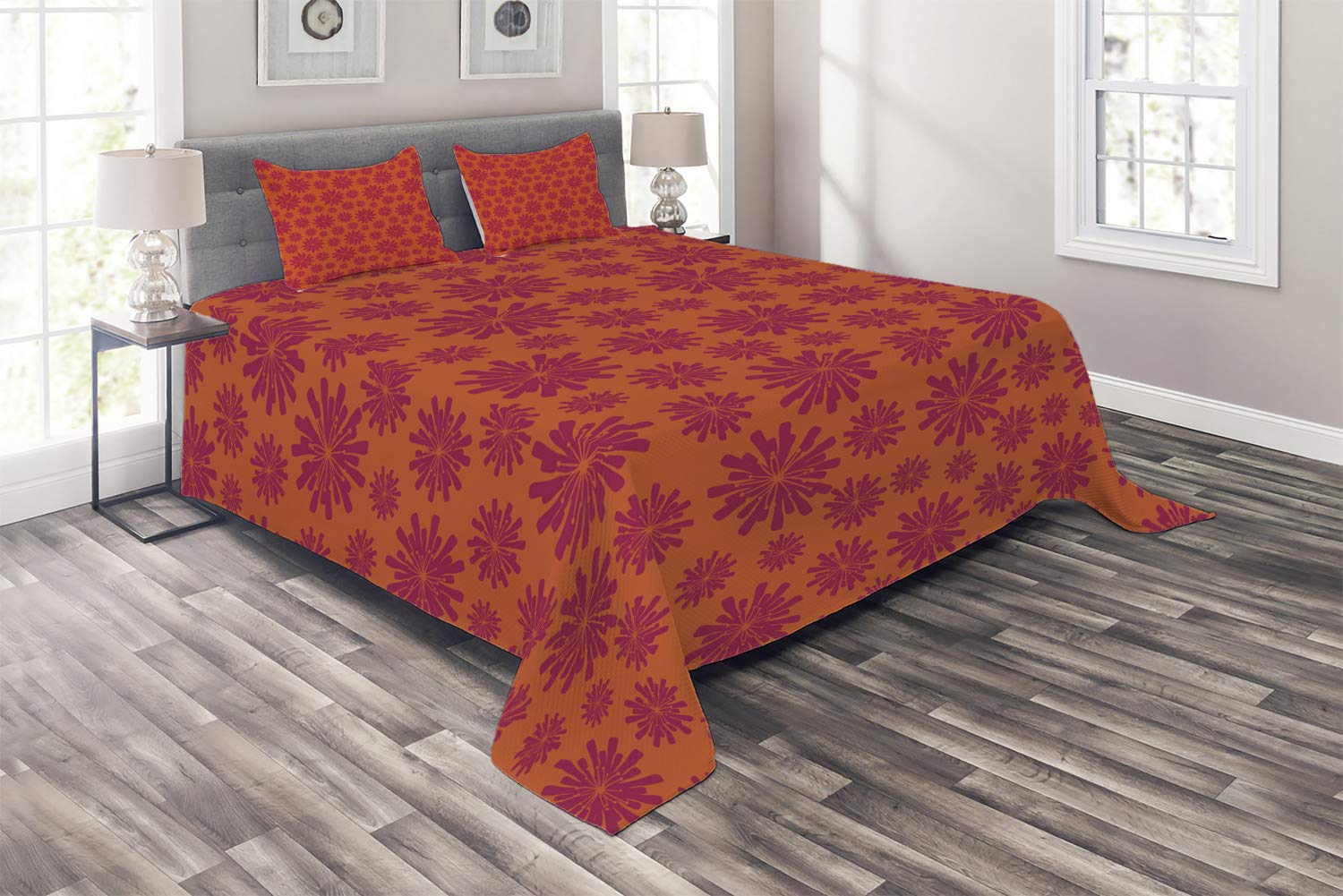 Ambesonne Floral Coverlet Set - Modern Geometric Flower Design Quilted Bedspread with 2 Pillow Shams, King Size in Scarlet & Maroon - Perfect for Master Bedroom Decor & Guest Room Styling