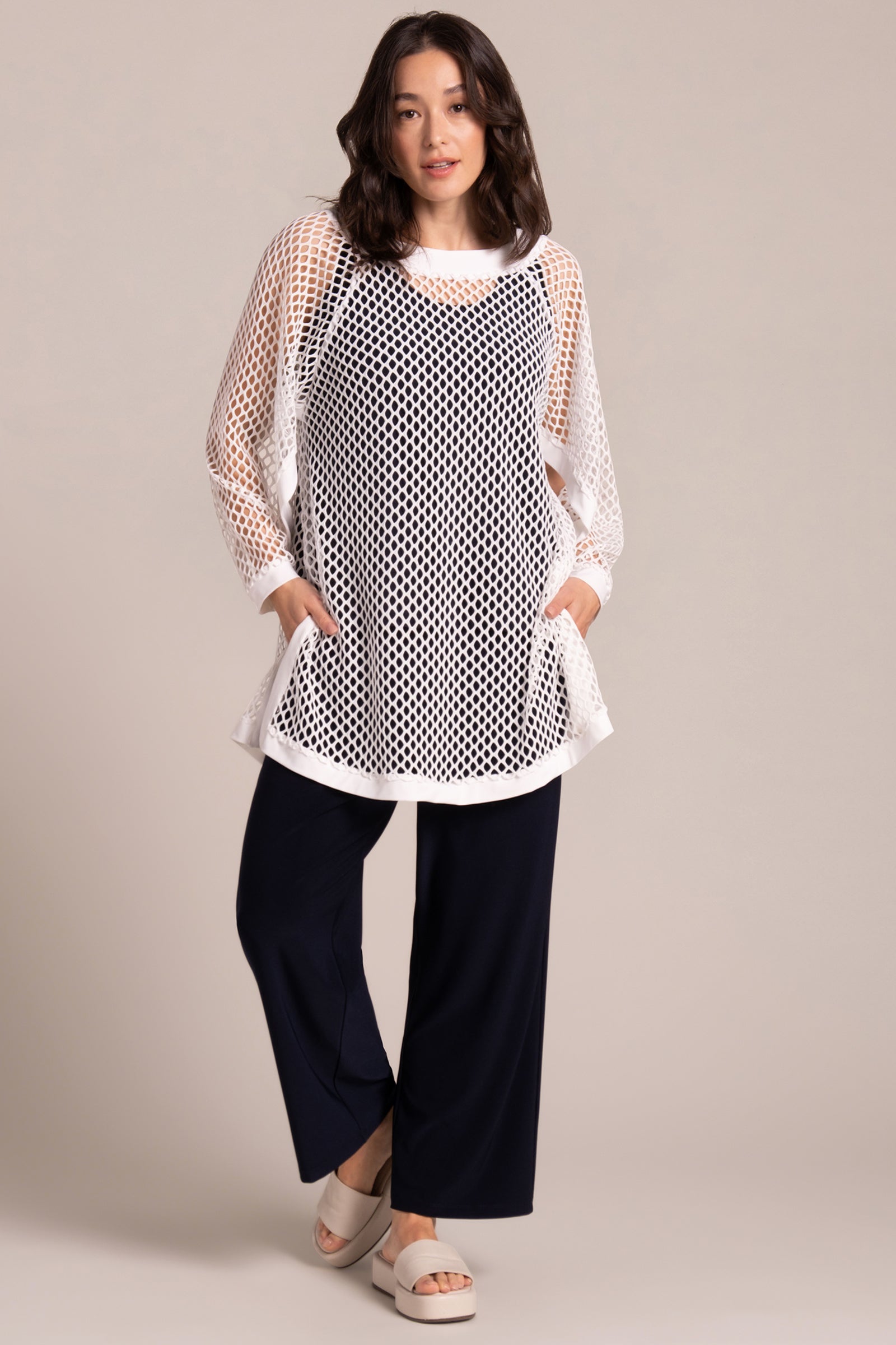 Honeycomb Raglan Pullover Sweatshirt for Women & Men - Soft Cotton Blend, Relaxed Fit, White Crewneck Sweater | Perfect for Casual Wear, Layering & Fall Fashion