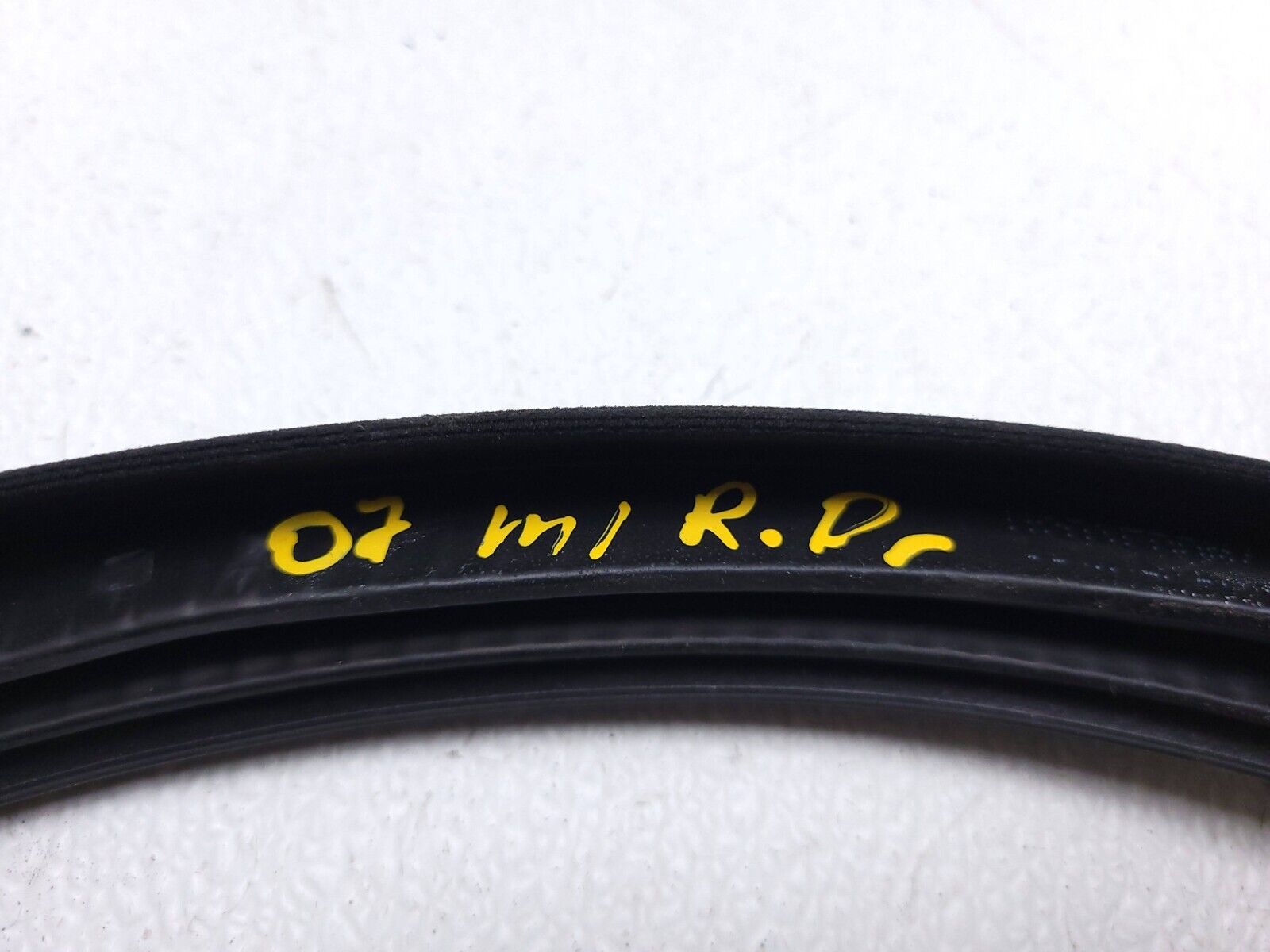 06-11 Mercedes ML500 Left Rear Driver Side Door Weatherstrip Seal - OEM Replacement Part for Improved Weather Protection & Noise Reduction - Perfect for Rainy Days & Long Road Trips