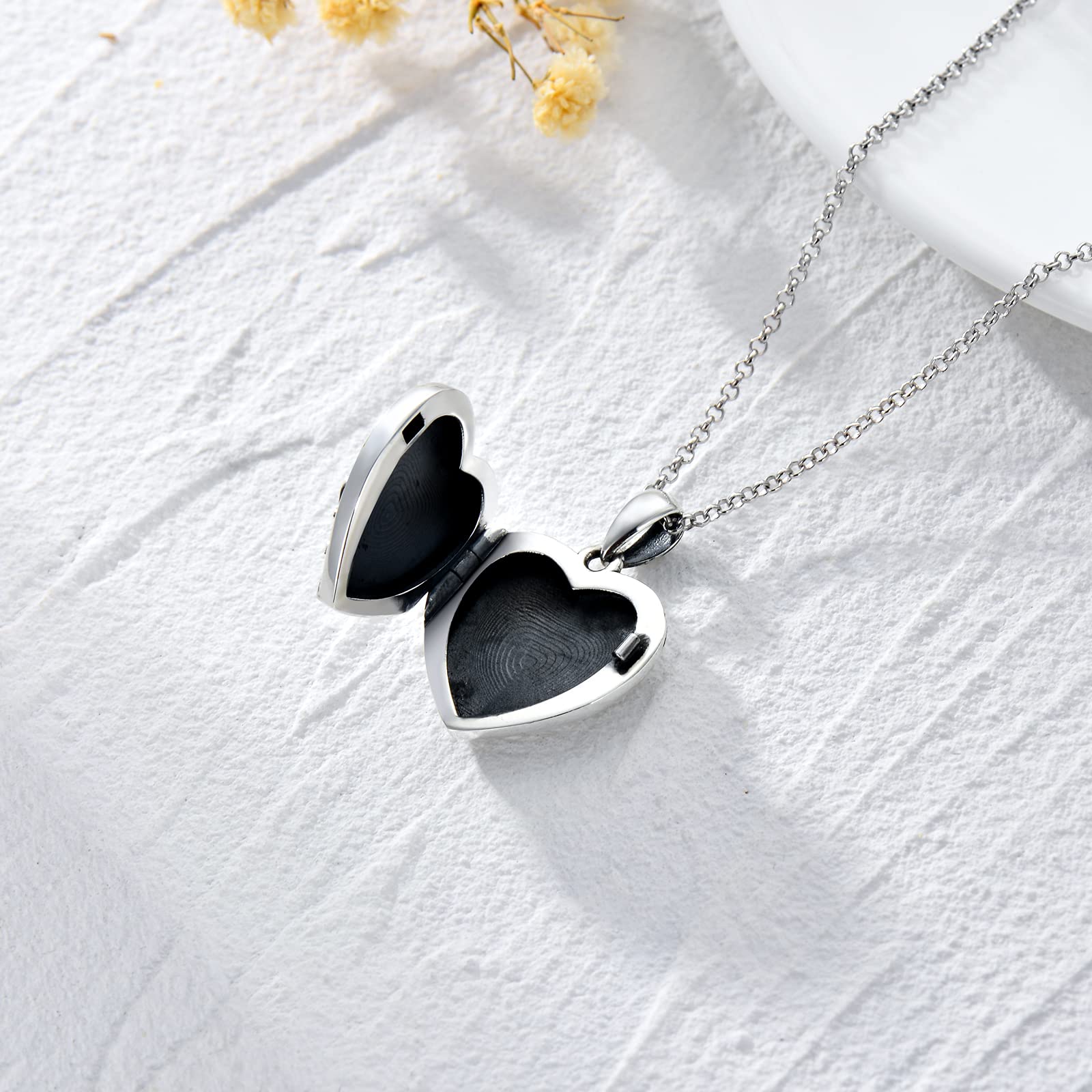 SOULMEET Heart Shaped Class of 2021 Graduation Locket Necklace - Holds 2 Photos, Graduation Cap Pendant - Perfect Graduation Gift for Her, Daughter, Friend | Ideal for Commencement Ceremonies, Graduation Parties & Memory Keepsakes