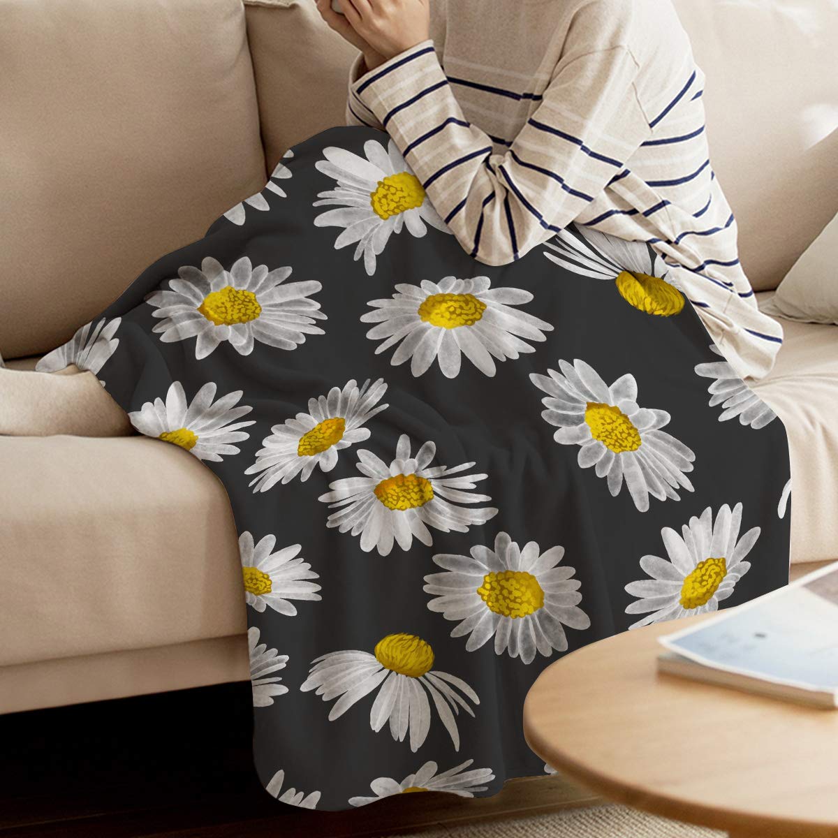 Lightweight Luxury Throw Blanket - Super Soft Flannel Fleece Microfiber Plush Daisy Flowers Design - All Season Cozy Blanket for Bed, Couch & Sofa (40x50 Inch) - Perfect for Home Decor, Gift Giving & Snuggling on Cold Nights