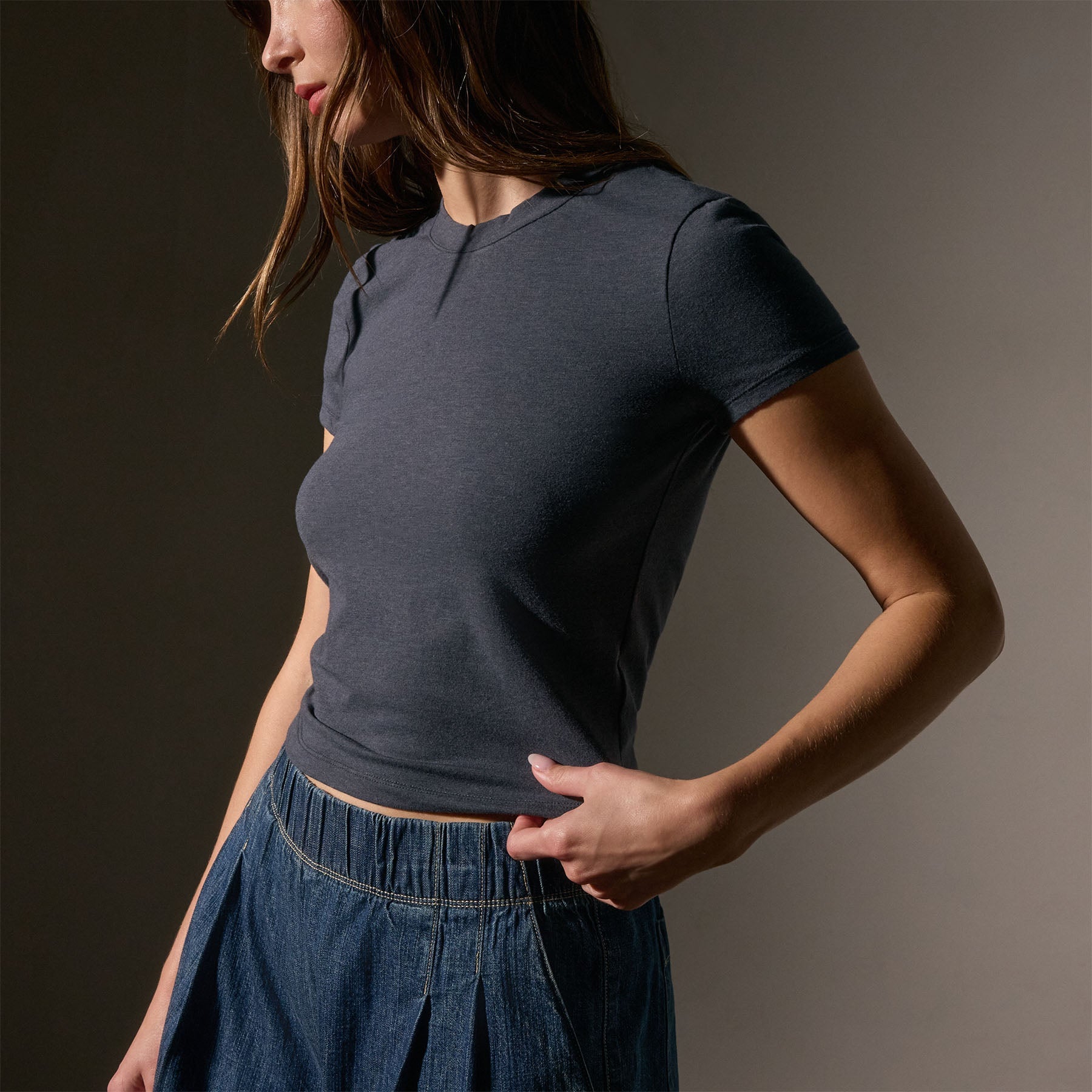 Trendy Short Sleeve Cropped T-Shirt in Asphalt Gray - Perfect for Casual Outfits, Summer Streetwear & Layering