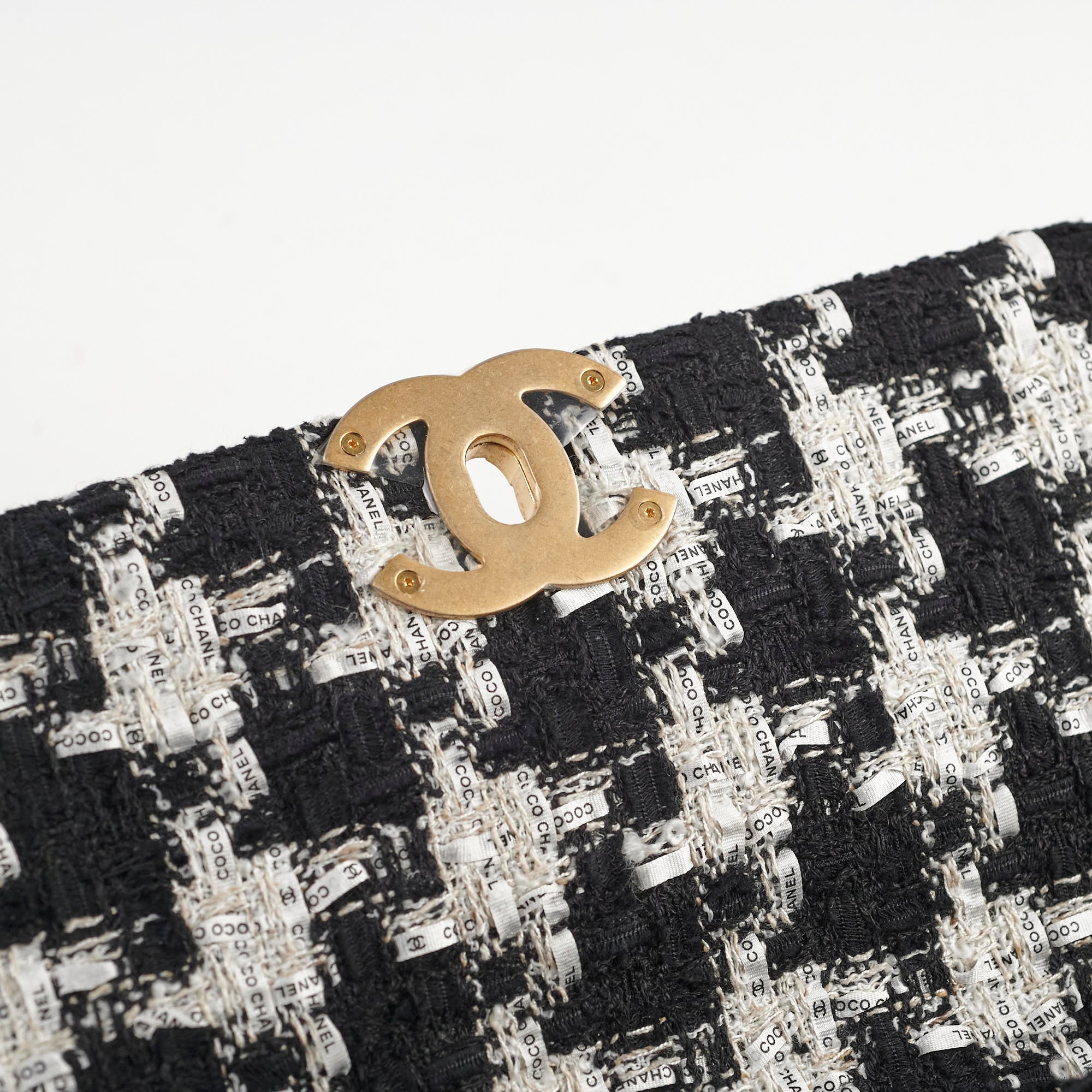 Chanel 19 Medium Tweed Flap Bag 2020 - Luxury Designer Handbag for Women, Perfect for Office, Parties & Special Occasions
