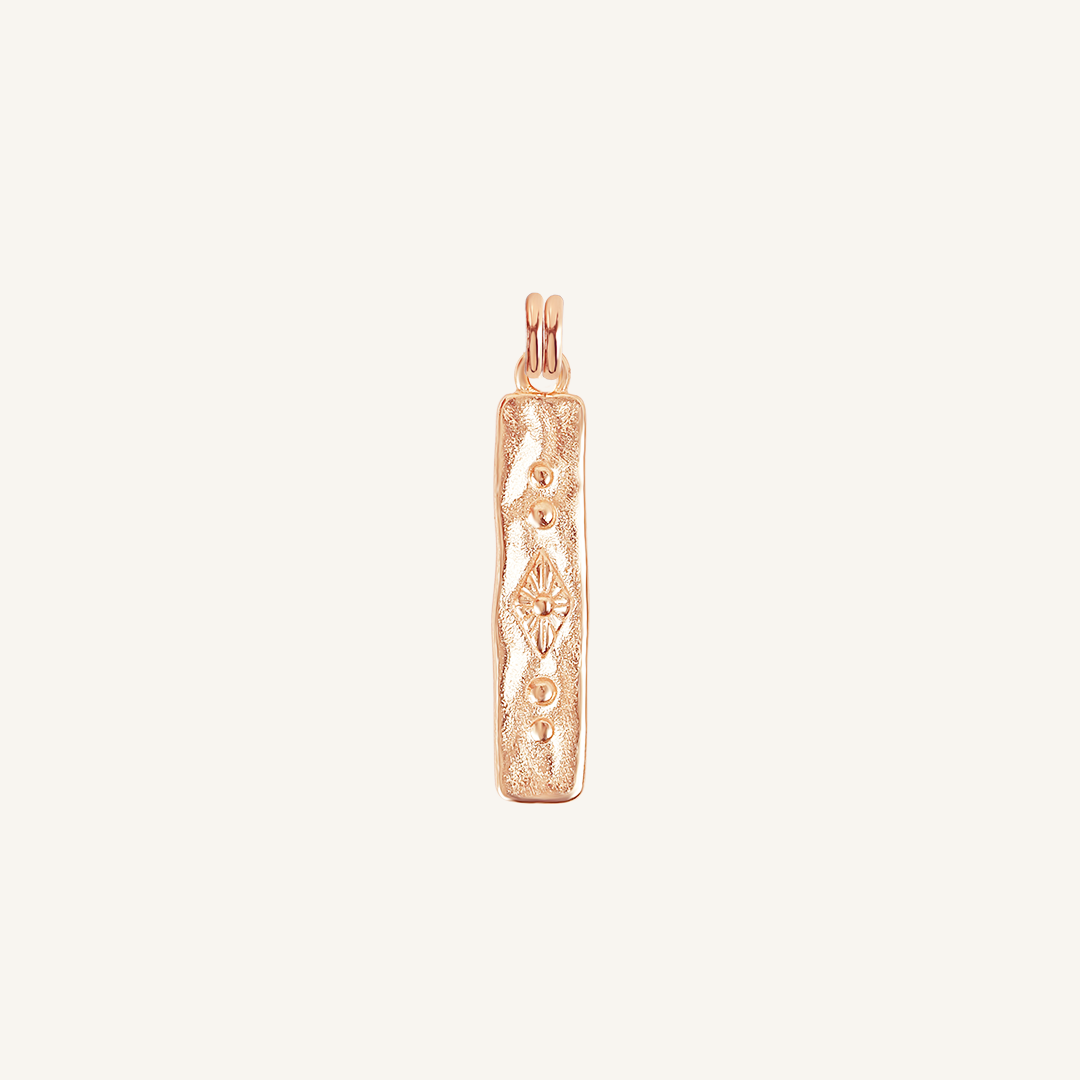 Vieira Charm - Elegant Shell Pendant Necklace for Women | Perfect for Beach Vacations, Summer Outfits & Boho Jewelry Collection