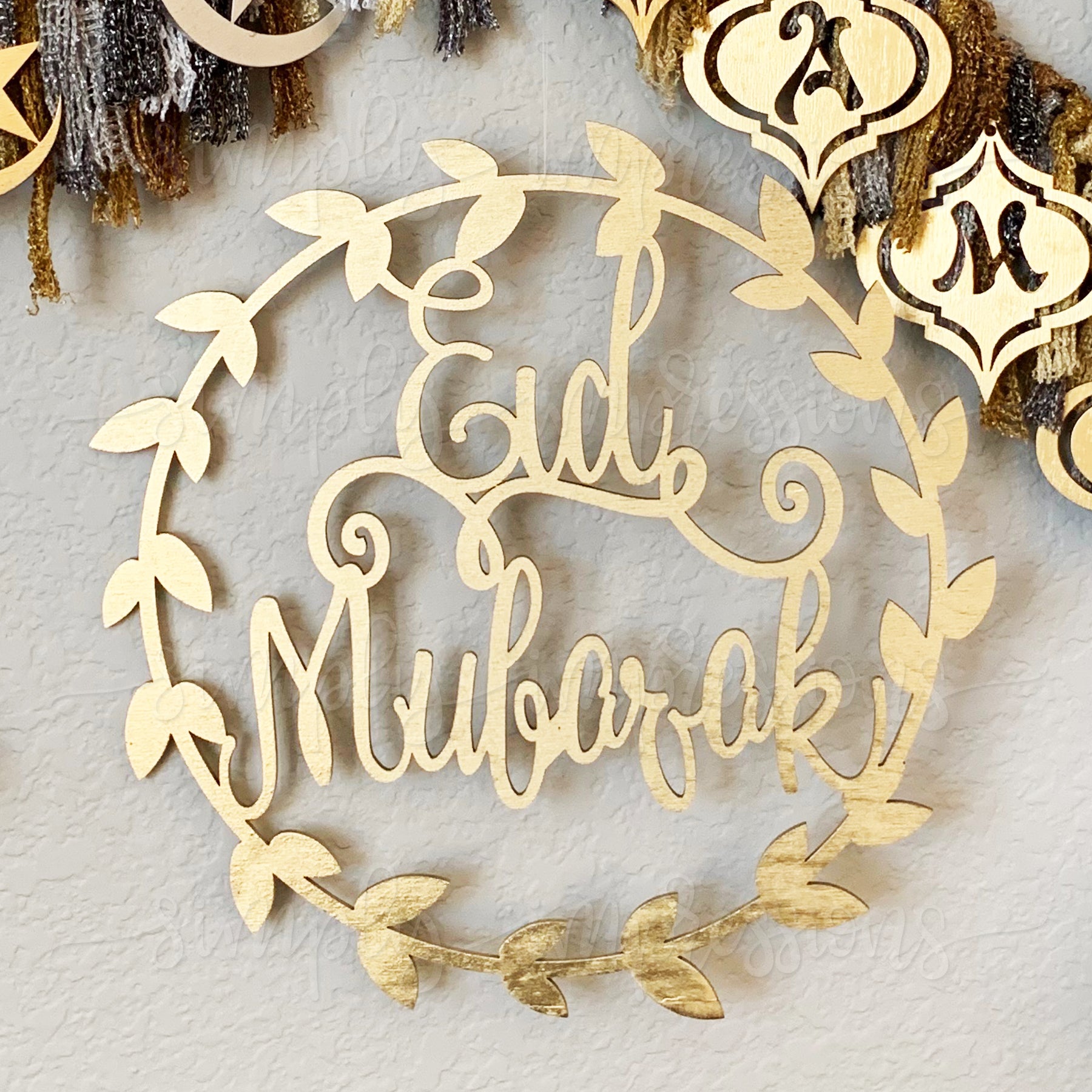 Eid Mubarak Wooden Wreath - Handcrafted Islamic Holiday Decor for Ramadan & Eid Celebrations - Perfect for Home, Mosque & Gift Giving