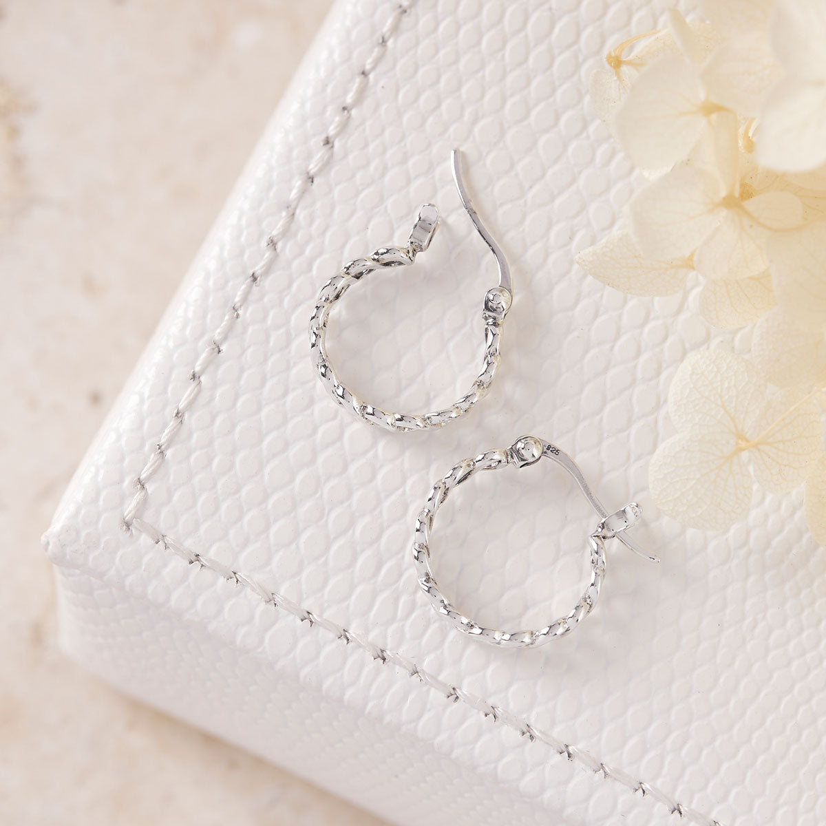Entwined Hoop Earrings for Women - Trendy Gold & Silver Interlocking Hoops - Perfect for Everyday Wear, Parties & Gifts